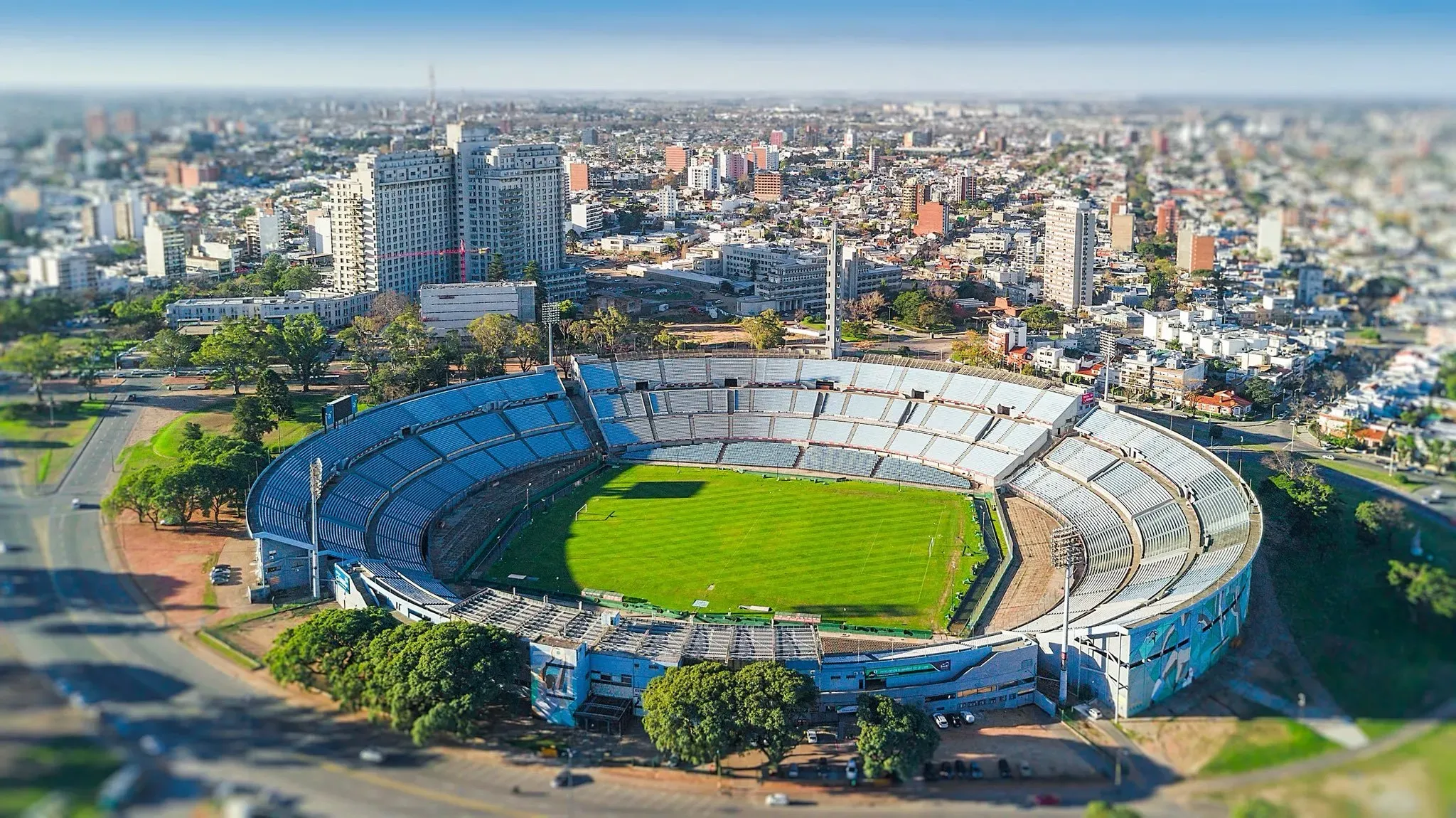 El Estadio Centenario acogerá la final de la Libertadores 2026 (@deportes24ar).