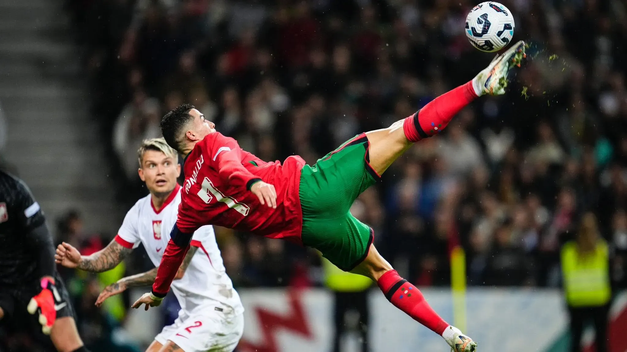 El gol de chilena de Cristiano Ronaldo ante Polonia. @Cristiano