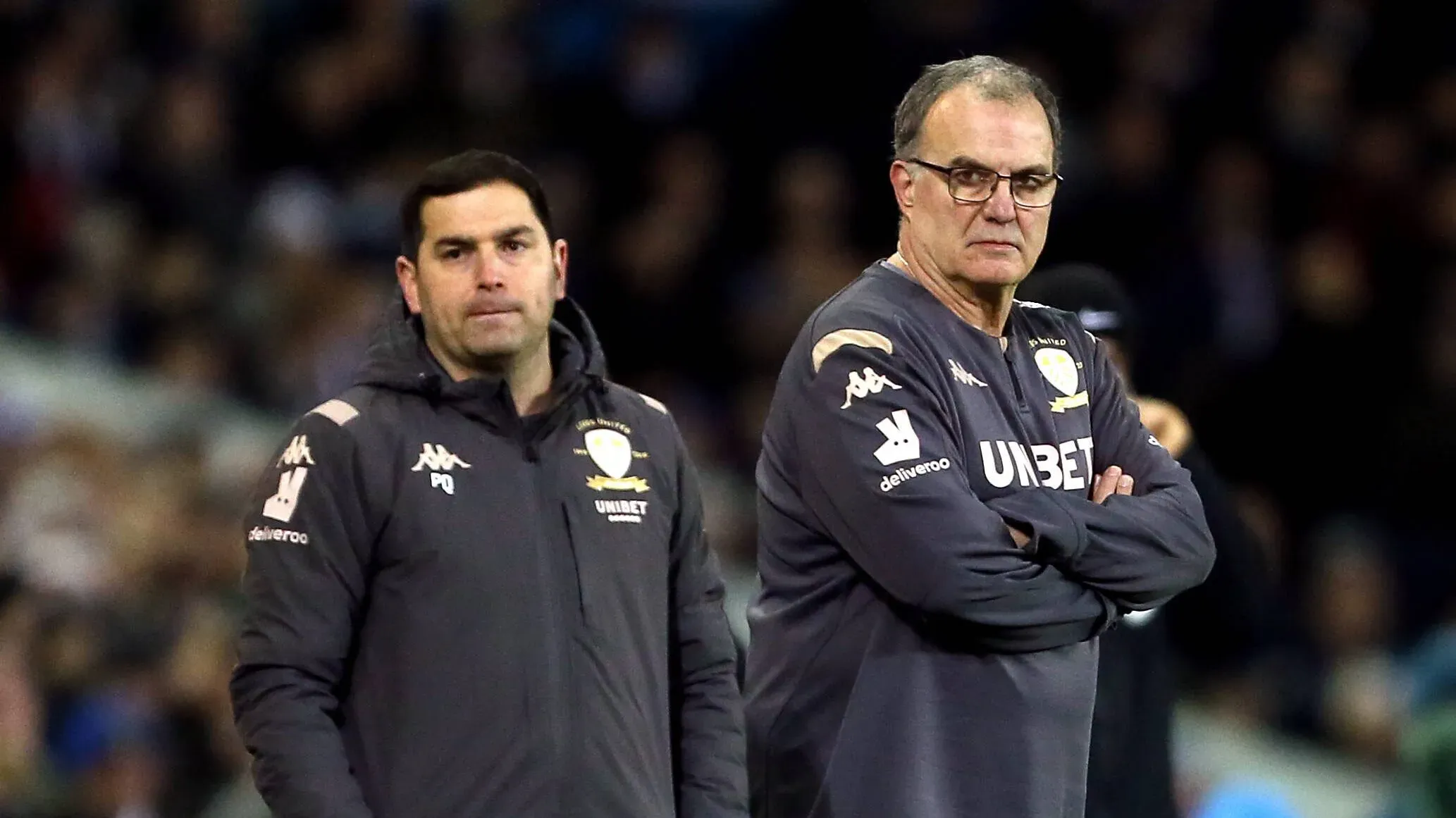 Marcelo Bielsa junto a Pablo Quiroga en Leeds United. (Foto: IMAGO)