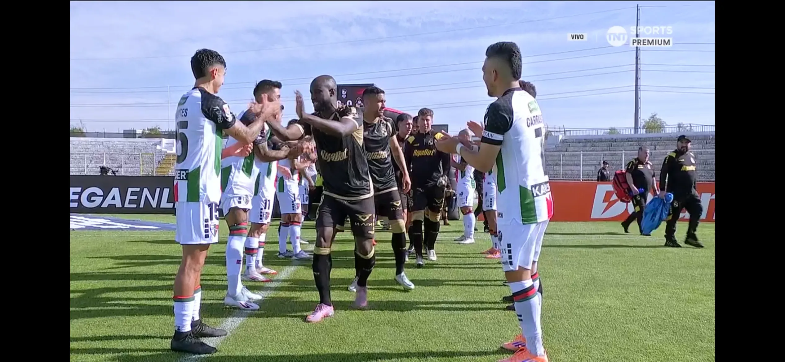 El “pasillo” de los árabes a los piratas fue aplaudido en redes sociales. (Imagen: TNT Sports)