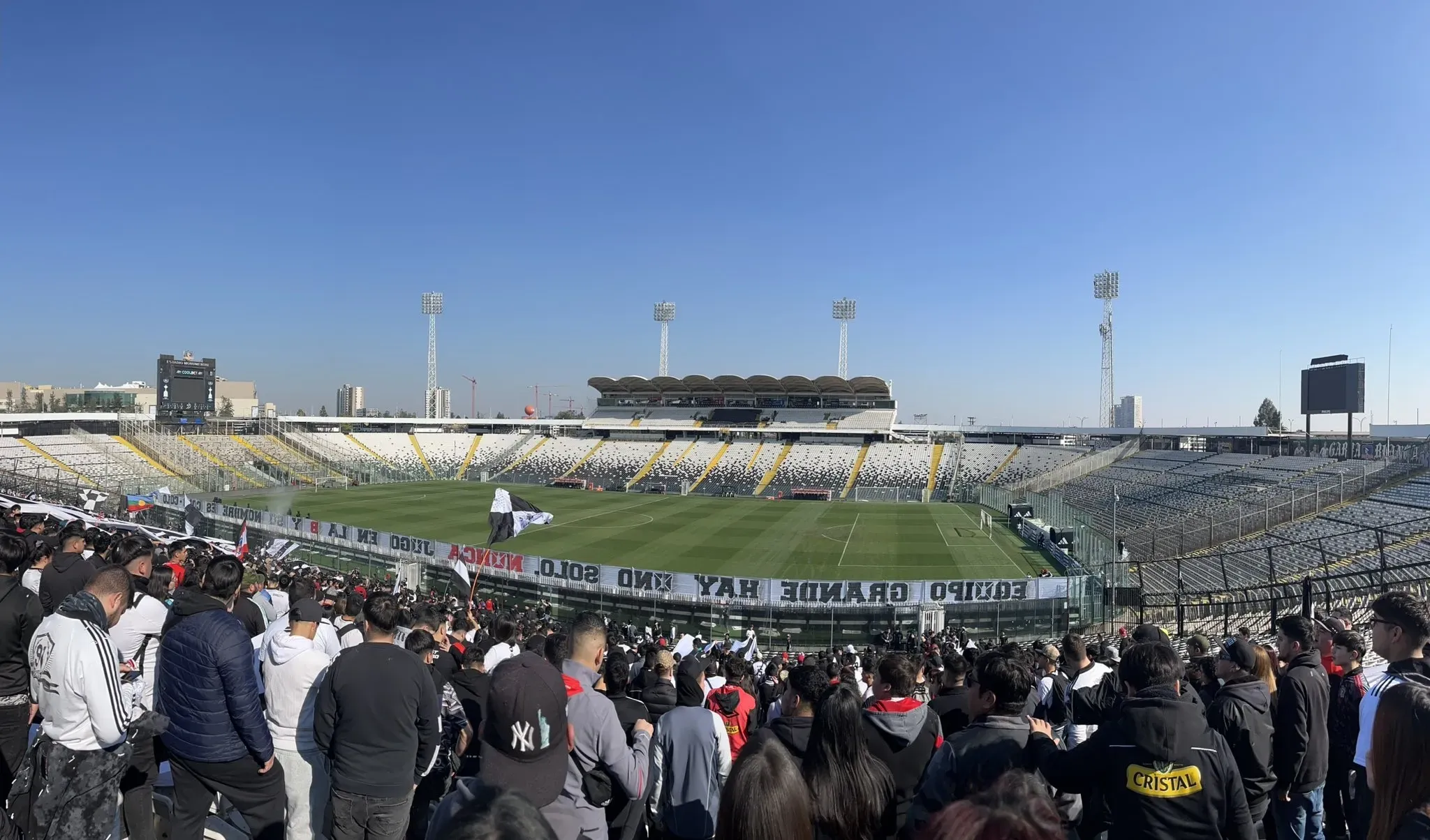 Los hinchas de Colo Colo en el Arengazo. (Foto: @joako_stw)