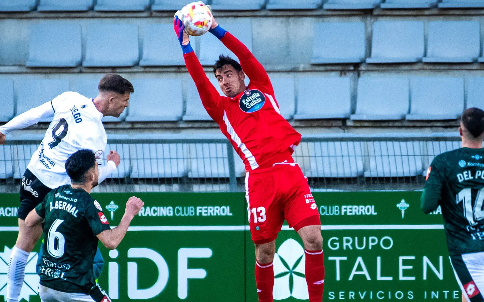 Gianfranco Gazzaniga fue de los puntos más altos del Racing de Ferrol en el ascenso a la segunda categoría del fútbol español. @Primera_RFEF