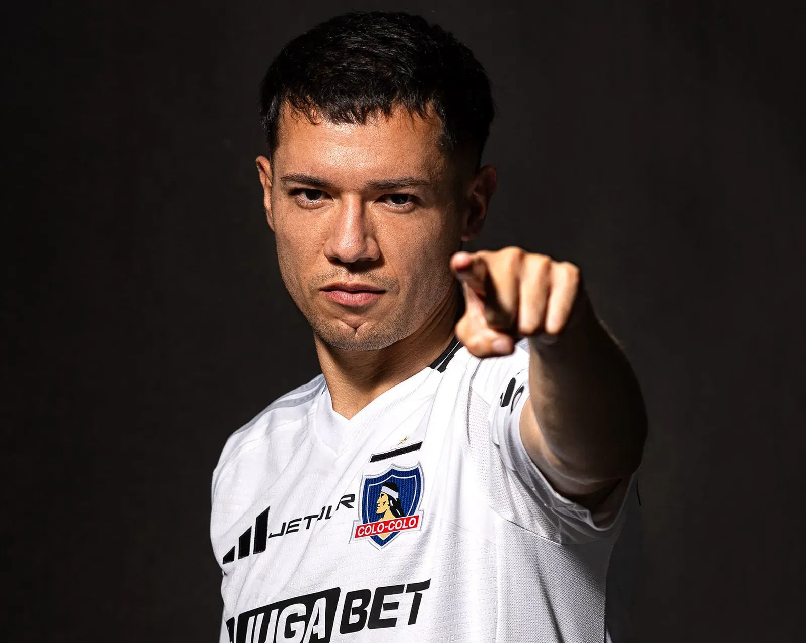 Jarita no lo duda: Matías Fernández es más ofensivo que defensivo, pero en el promedio es un gran refuerzo para las pocas lucas que tiene Colo Colo.