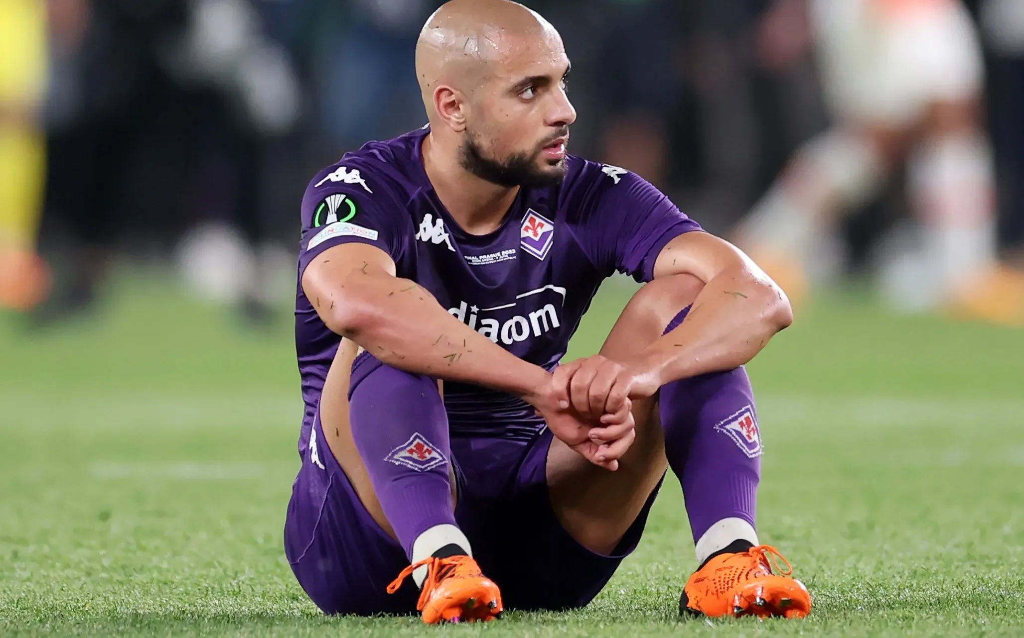Sofyan Amrabat después de lo que hasta el momento fue su último partido oficial en la Fiorentina, frente al West Ham en la Final de la Conference League. Getty Images.