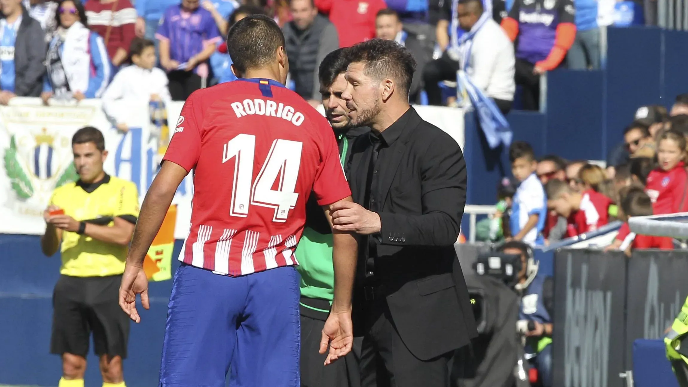 Rodrigo recibe instrucciones del Cholo Simeone. (Foto: Getty)