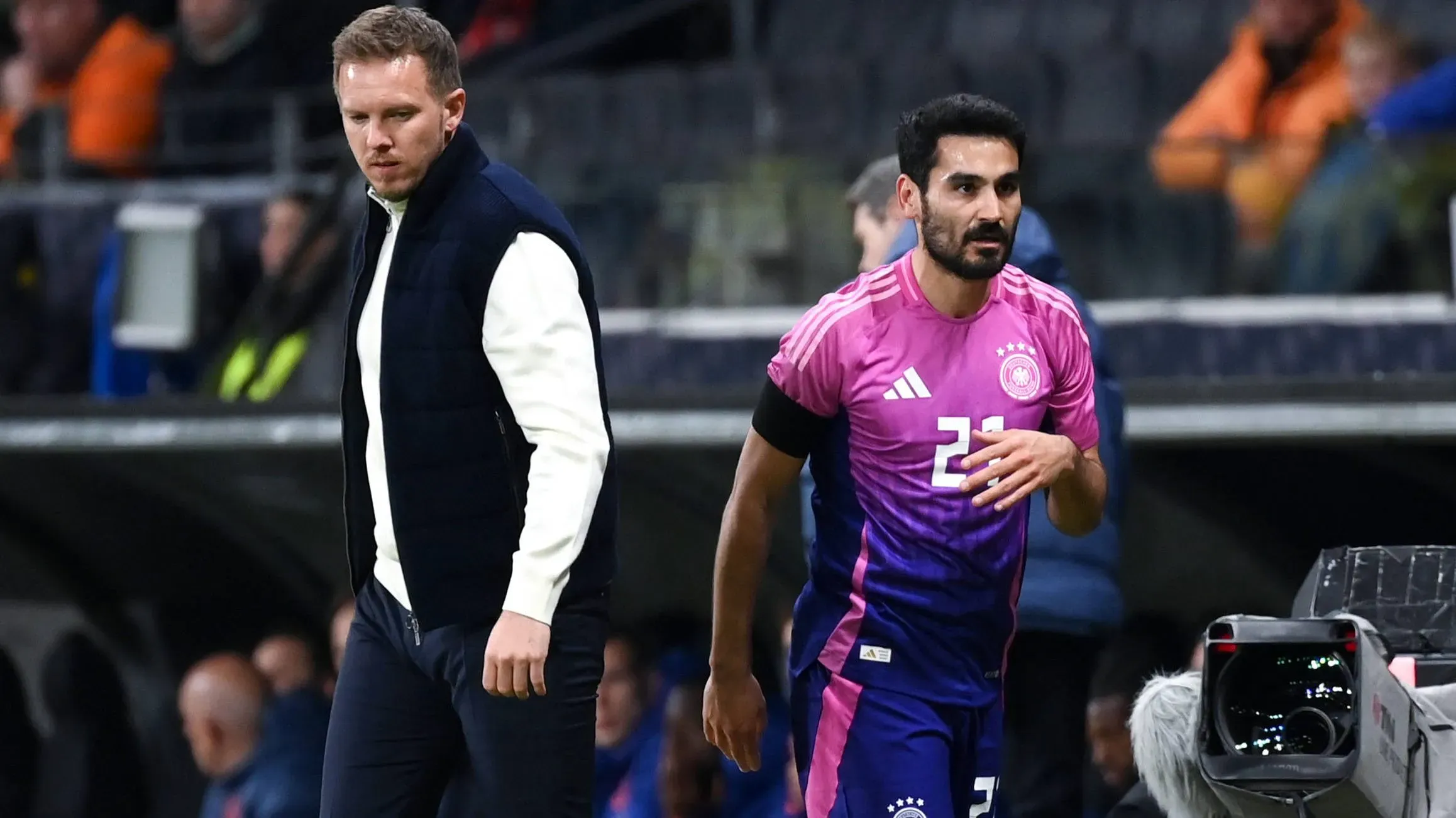 Ilkay Gundogan y Julian Nagelsmann vs. Países Bajos.