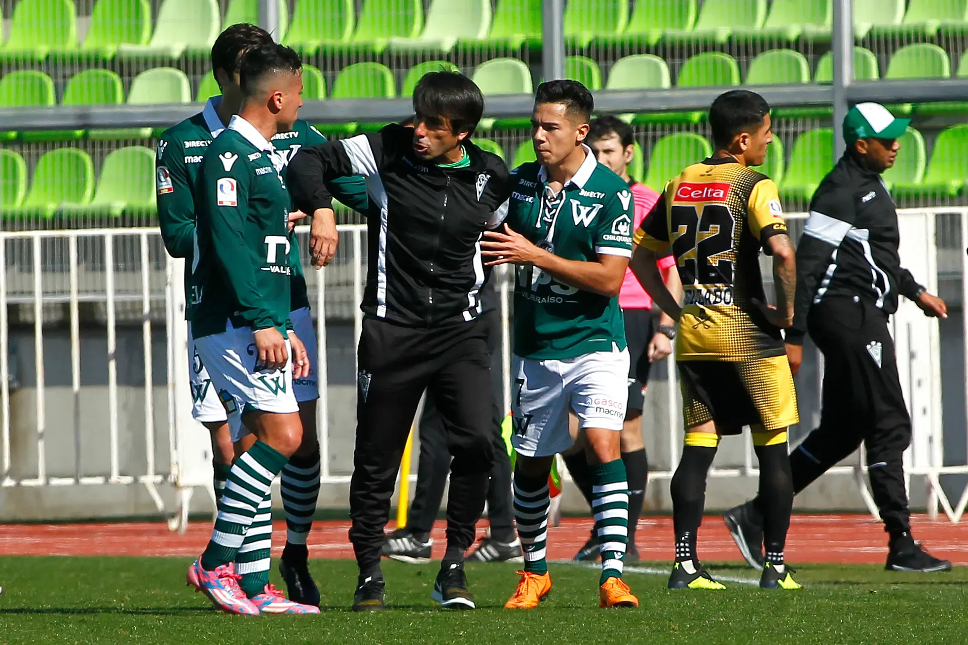 Moisés Villarroel fue DT de Matías Fernández en Santiago Wanderers la temporada 2018 | Foto: Photosport