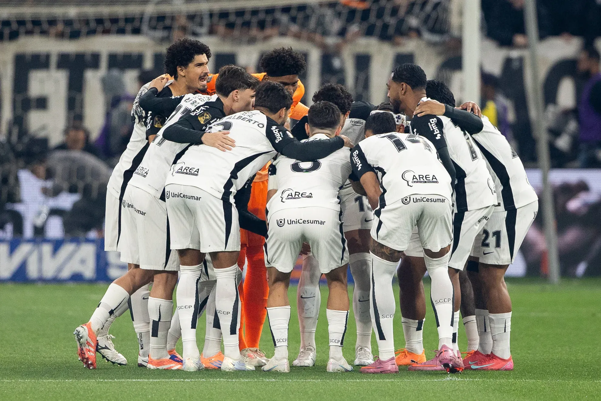 Elenco do Corinthians está unido. Foto: Joisel Amaral/AGIF