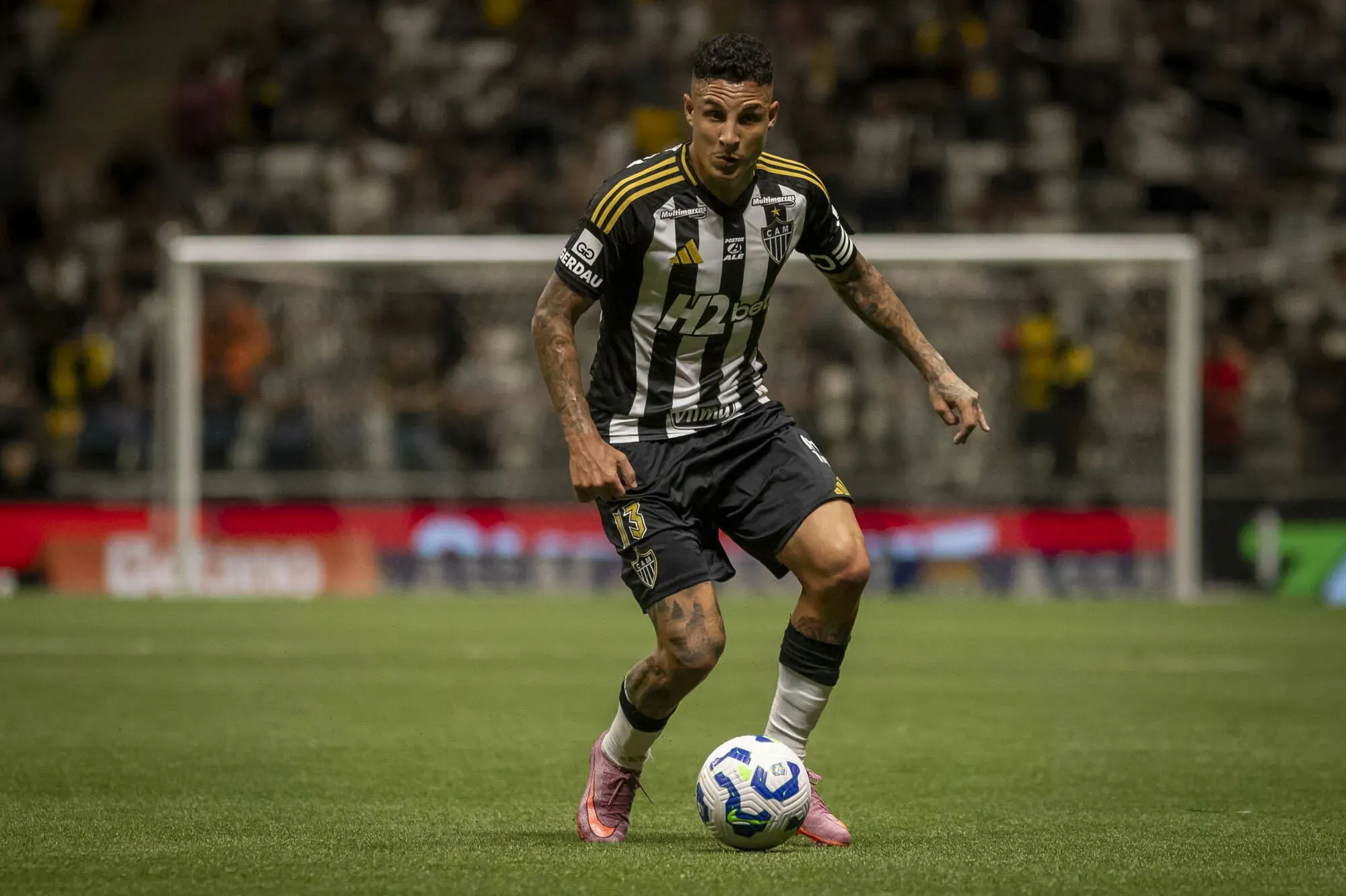 MG – BELO HORIZONTE – 03/12/2025 – BRASILEIRO A 2025, ATLETICO-MG X PALMEIRAS -Arana jogador do Atletico-MG durante partida contra o Palmeiras no estadio Arena MRV pelo campeonato Brasileiro A 2025. Foto: Fernando Moreno/AGIF