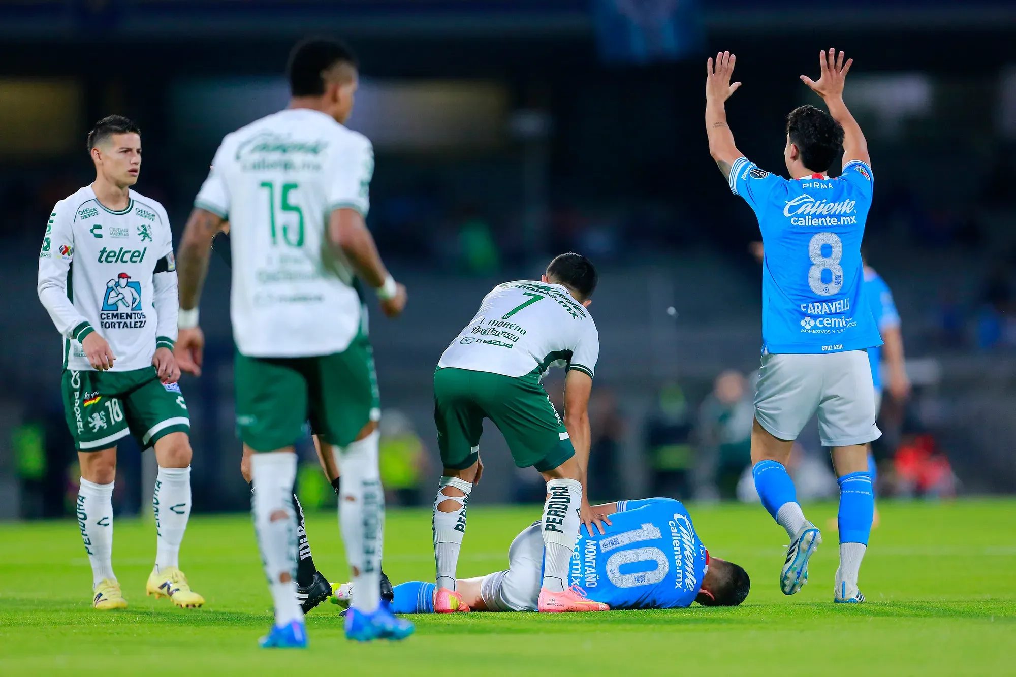 Andrés Montaño cayó lesionado en un partido contra el Club León (Jam)