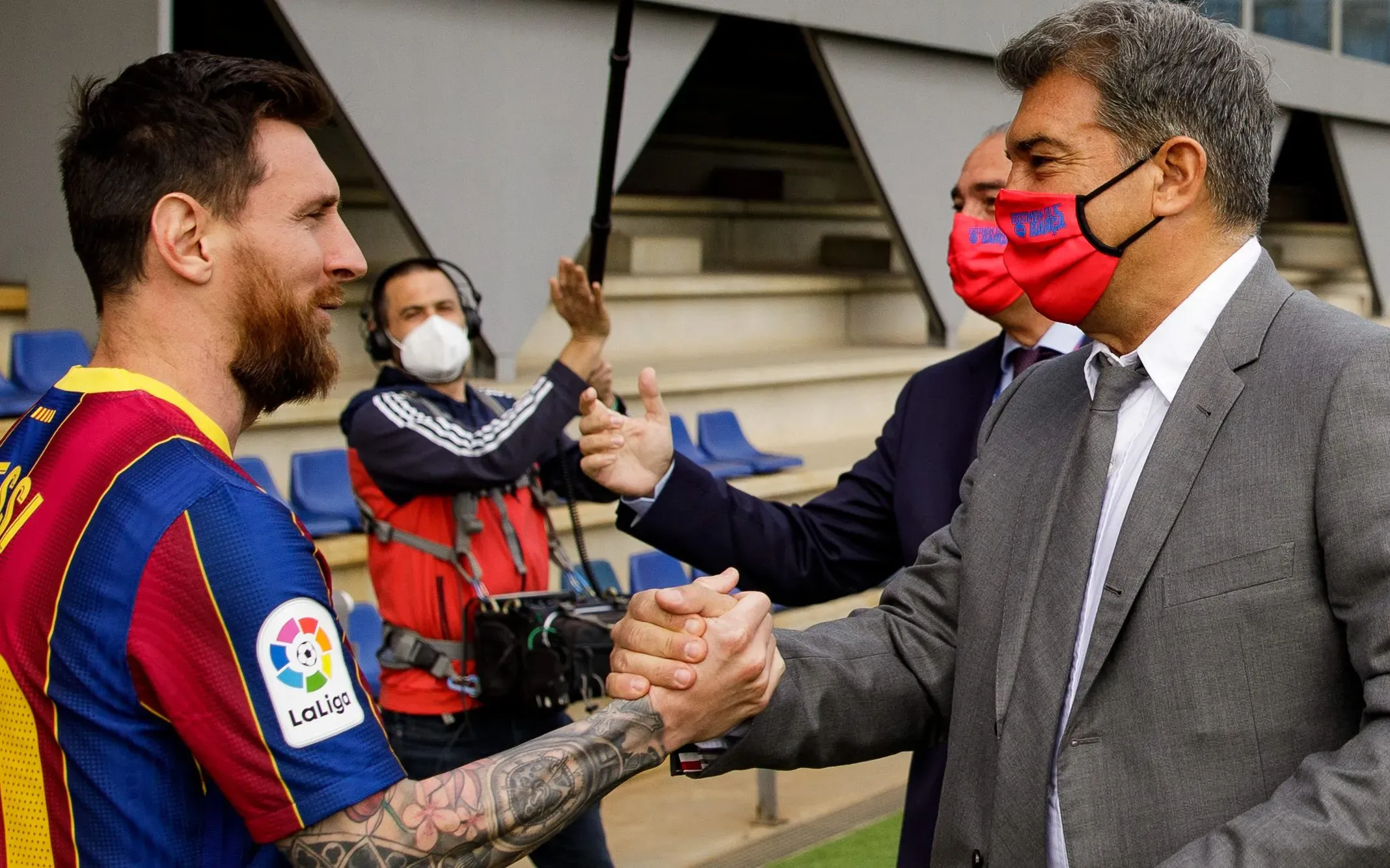 ¿Se repetirá una imagen similar entre Lionel Messi y Joan Laporta? @FCBarcelona