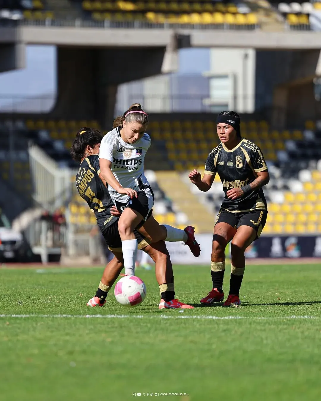 Yanara Aedo enfrentando a Coquimbo Unido. (Foto: colocolofemenino)