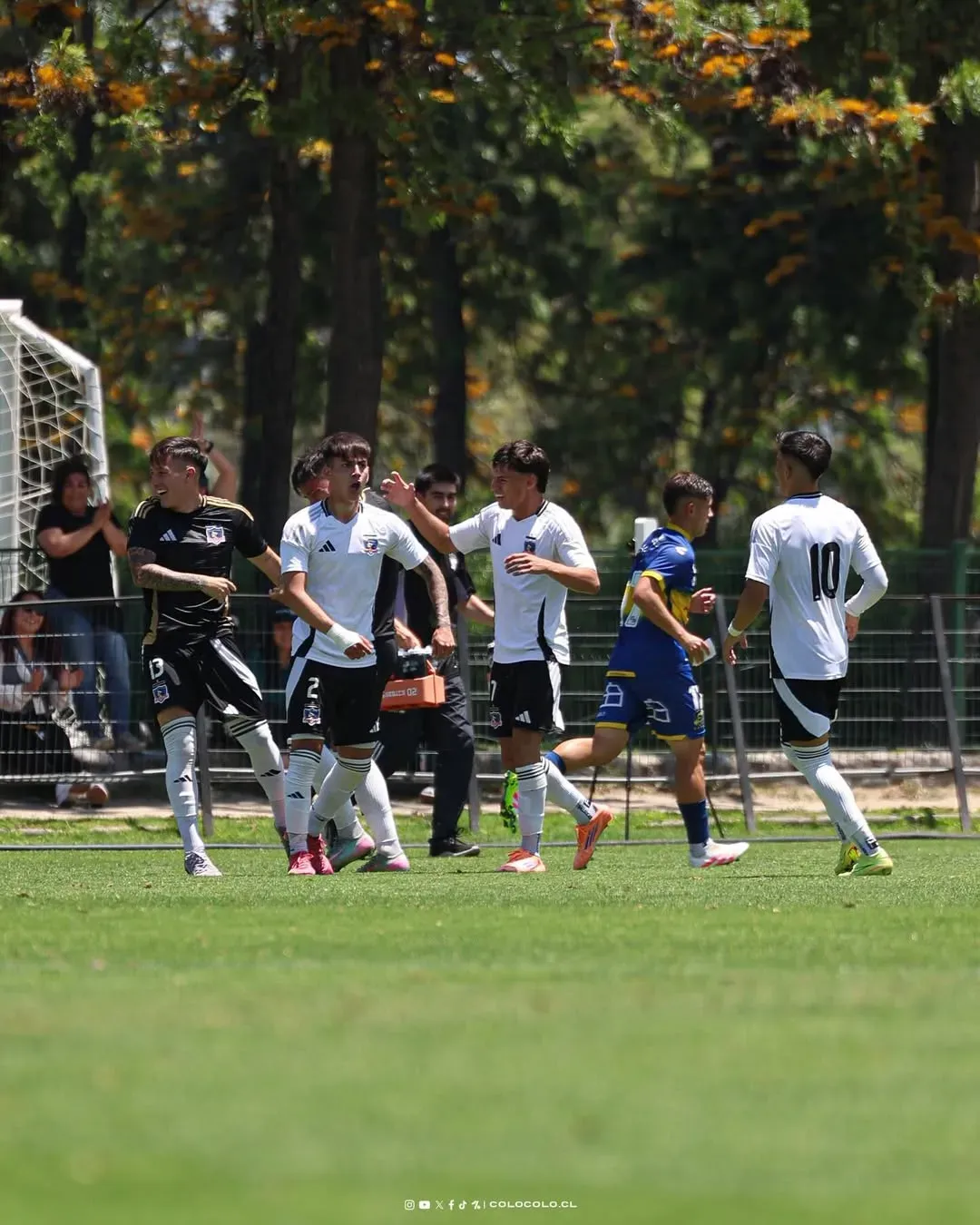 Martín Lucero celebrando su golazo en la Proyección. (Foto: colocolofutboljoven)