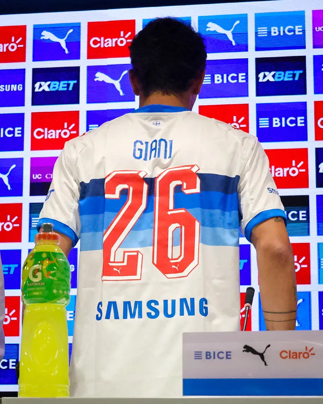Giani jugará con la camiseta número 26