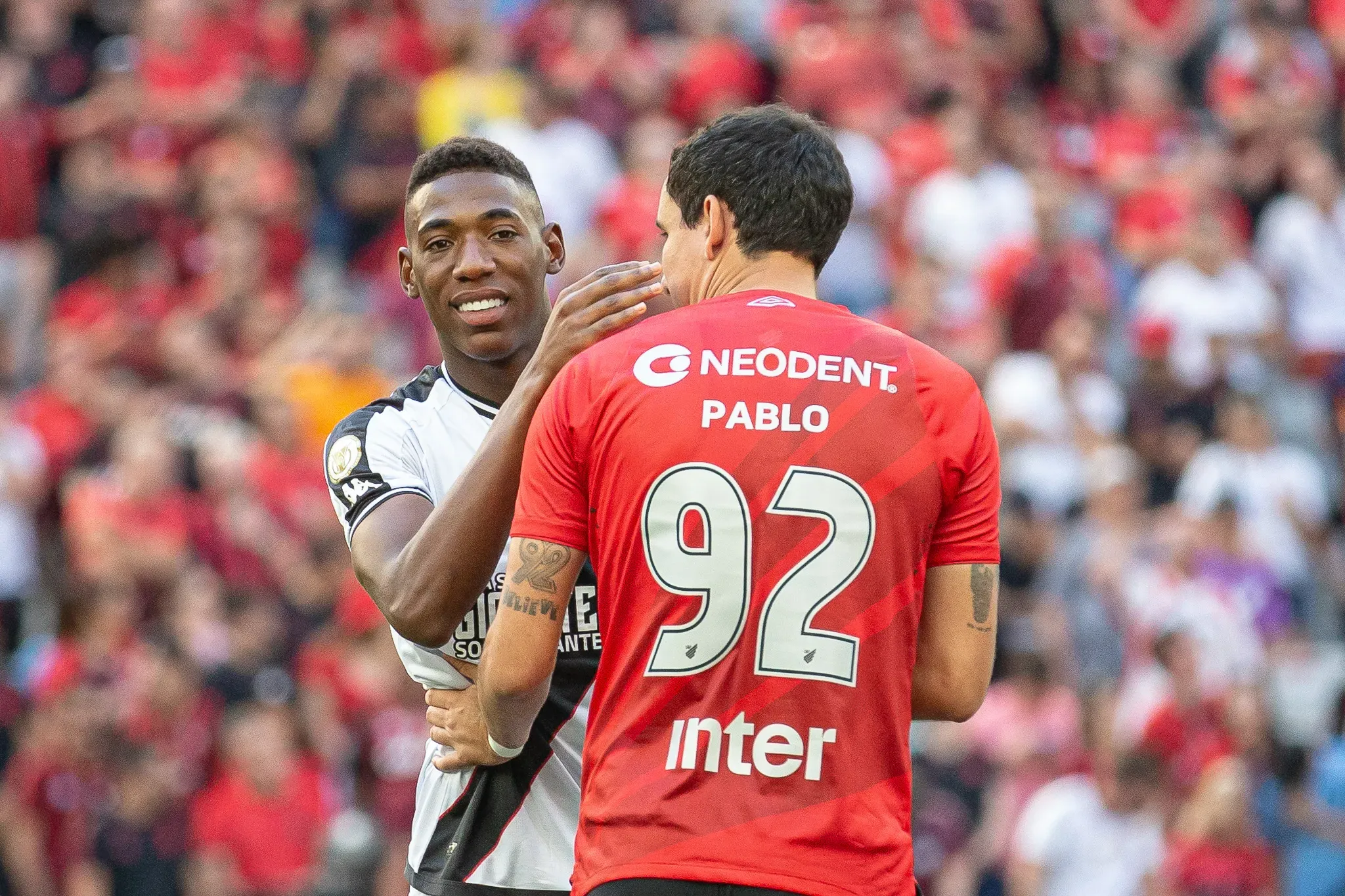 Vasco leva uma pequena vantagem no retrospecto direto contra o Athletico. Foto: Luis Garcia/AGIF