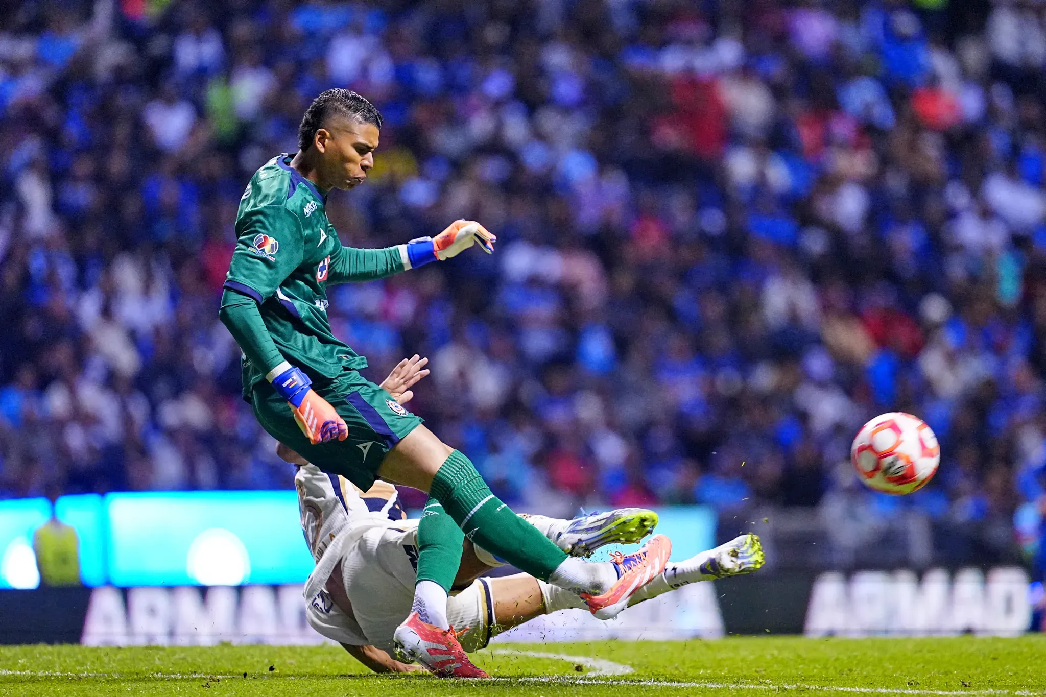 Carrasquilla no fue ni expulsado por esta jugada (Imago 7)