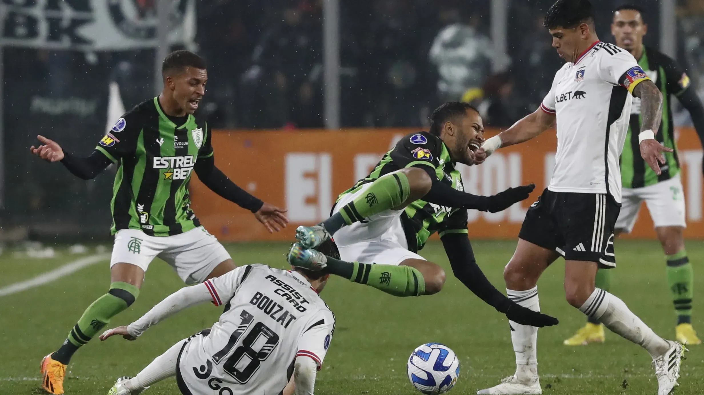 América Mineiro logró reducir la ventaja de Colo Colo con un gol en los minutos finales del encuentro por Copa Sudamericana (Photosport).