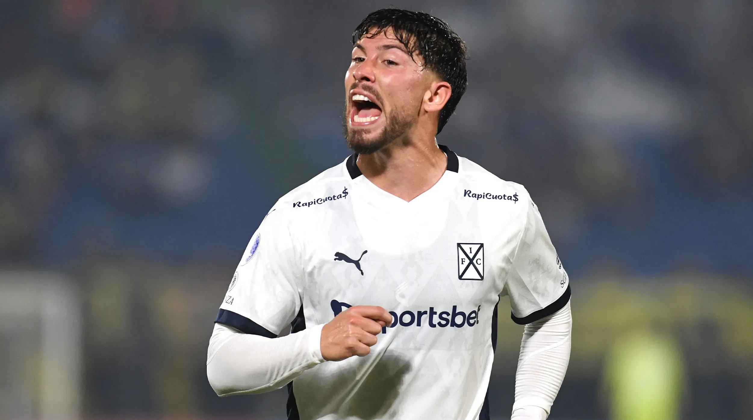 El chileno está cerca de emigrar a Santos. (Getty Images)
