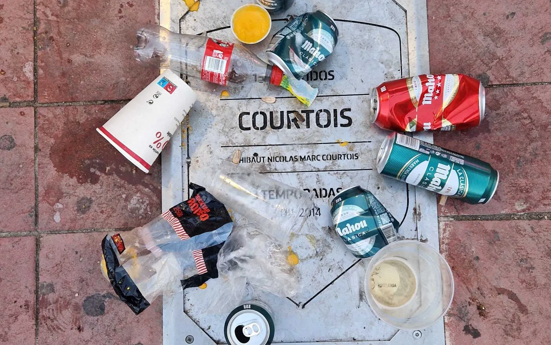 Thibaut Courtois tiene su placa en las afueras de Estadio Metropolitano como la tiene cada futbolista que logró un título. No obstante, los aficionados se encargan de dejar en claro que ya no quieren verlo ahí.