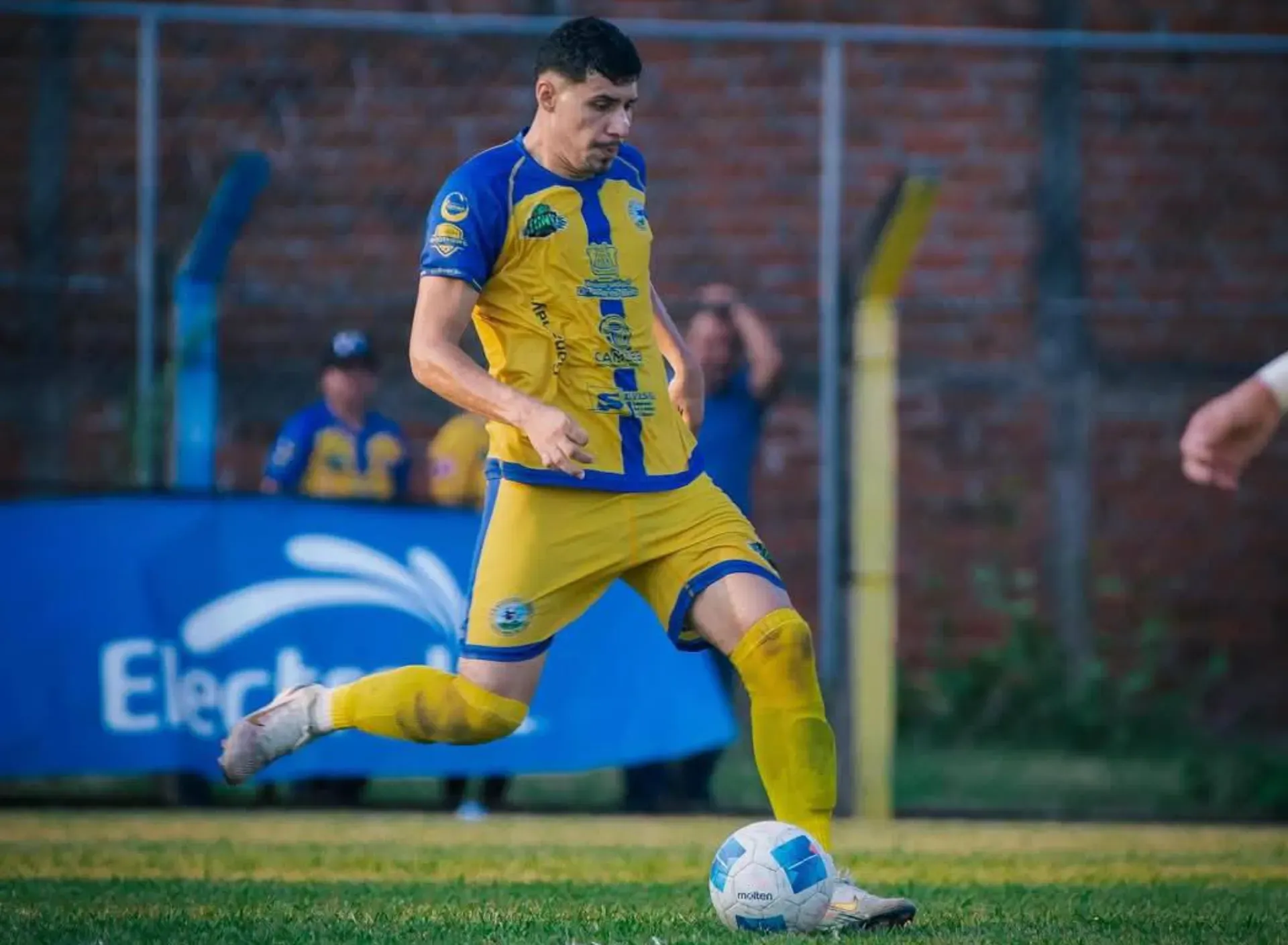 Elvis Claros regresa La Selecta después de años de ausencia y en un momento clave. (Foto: Municipal Limeño)