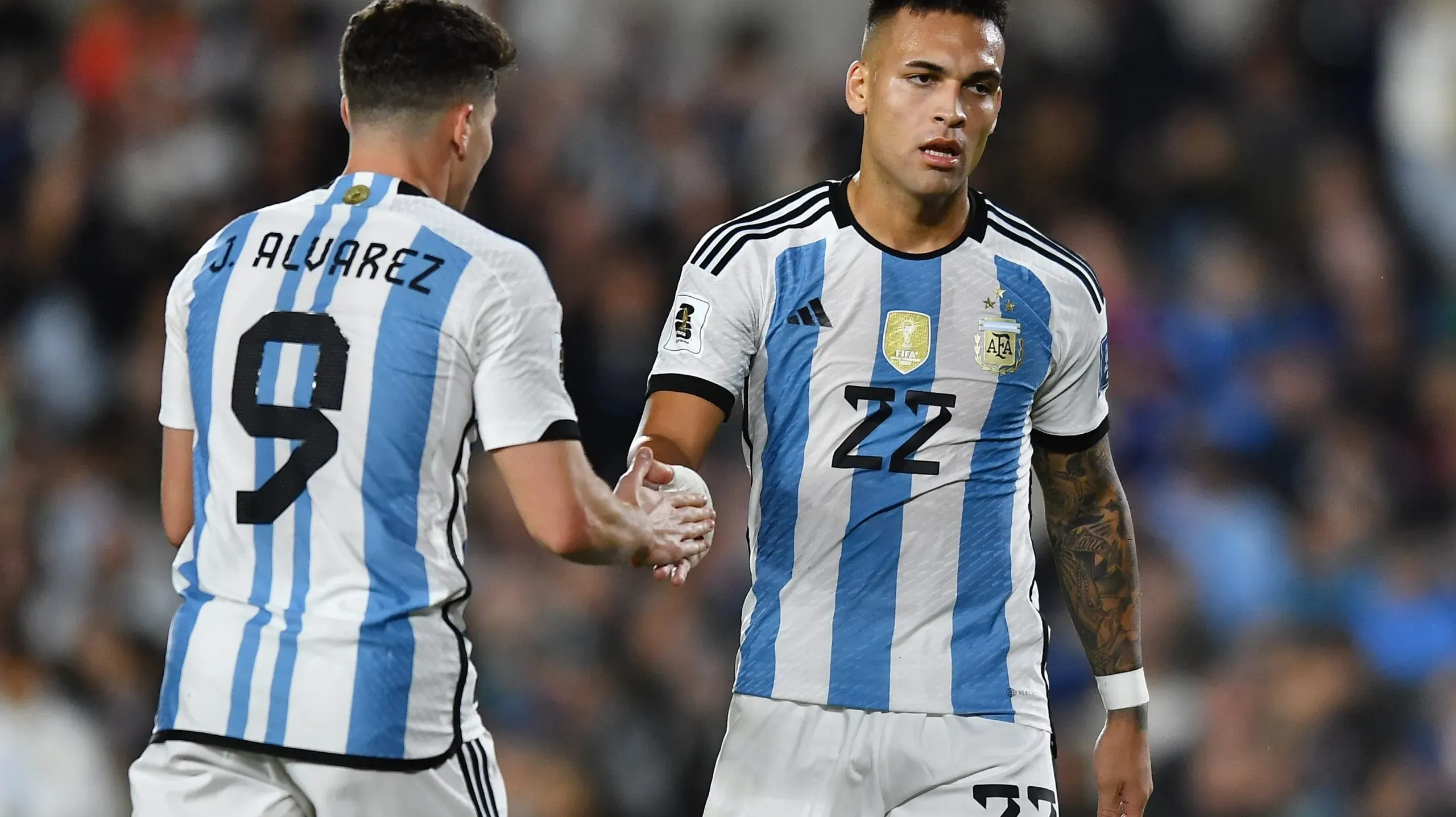 Julián Álvarez y Lautaro Martínez, los dos jugadores más destacados de la Selección Argentina en Europa.Getty Images.