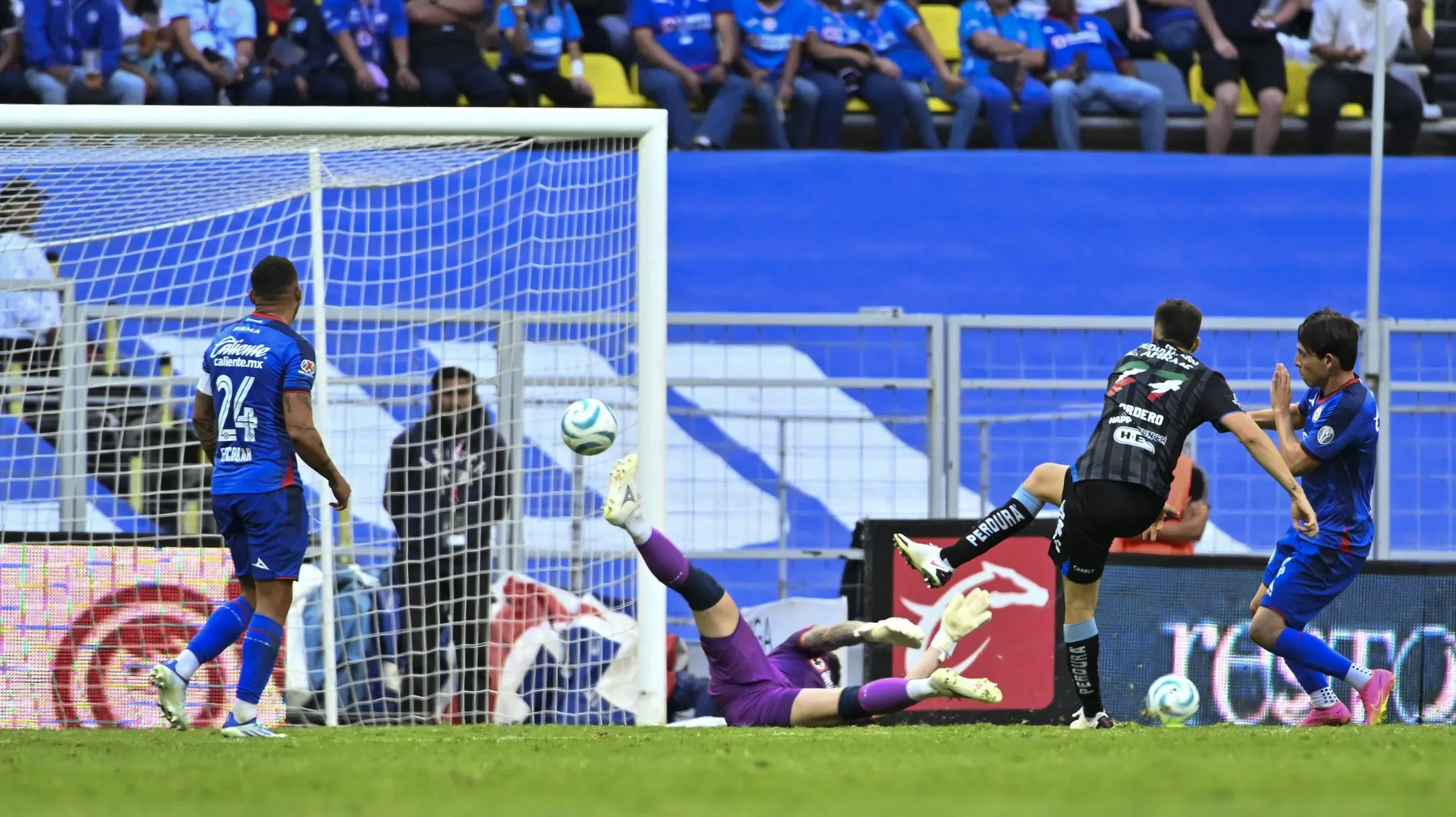 Otra fatídica tarde para Cruz Azul. (Imago 7)