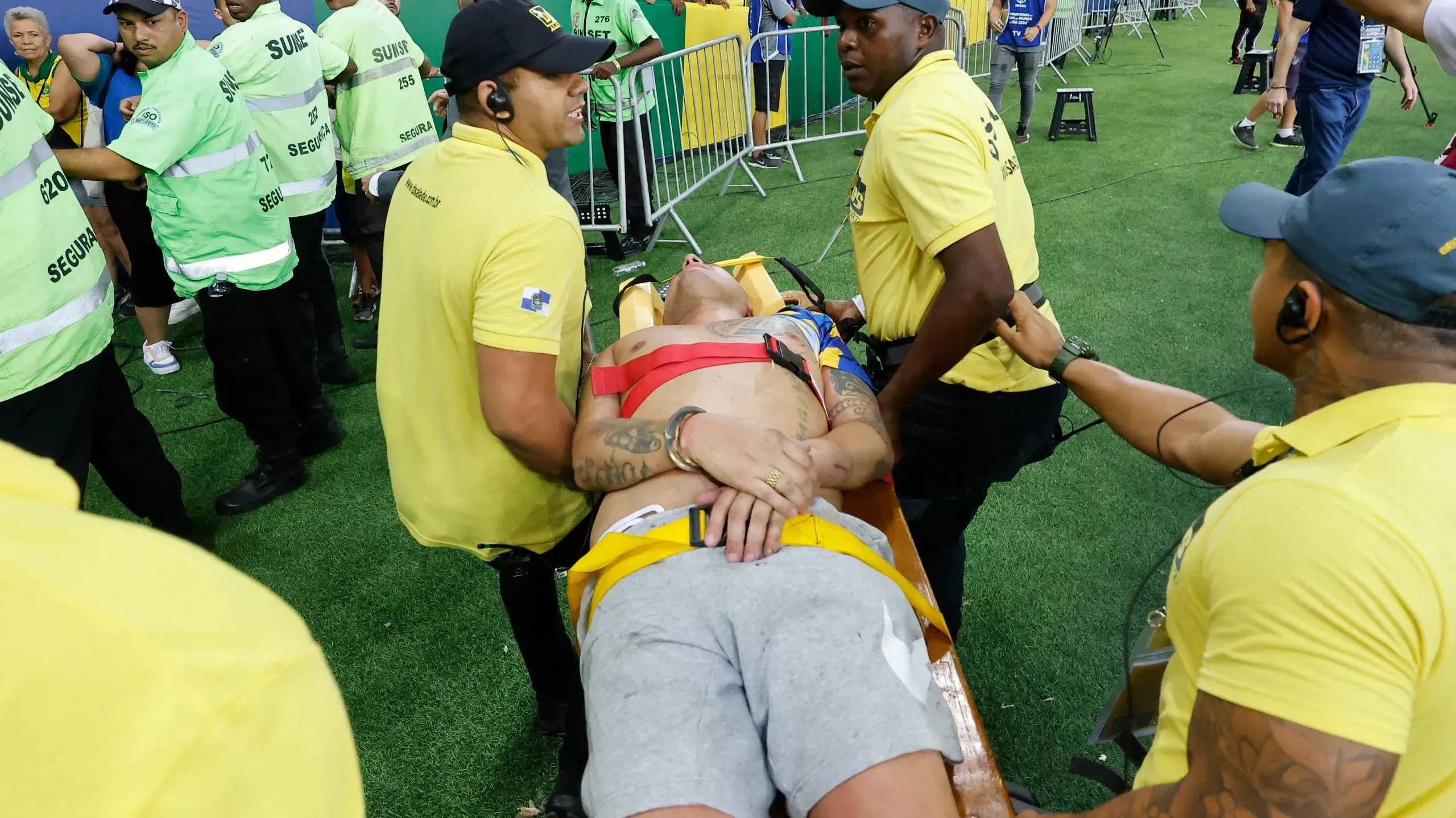 Uno de los argentinos heridos en el Maracaná. Getty Images.