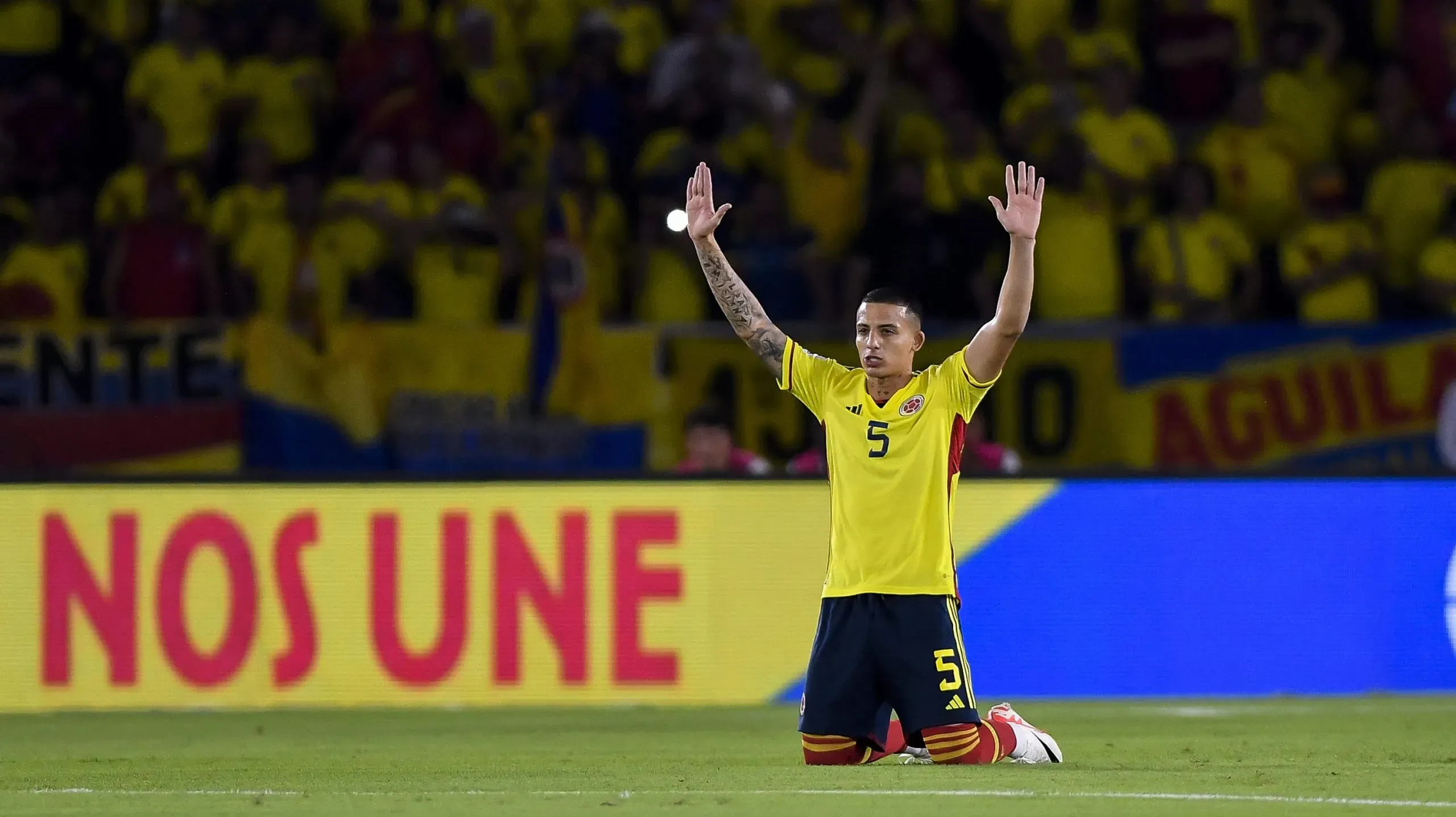 Kevin Castaño celebra el triunfo ante Brasil. ¿Se va de Cruz Azul? (Getty Images)