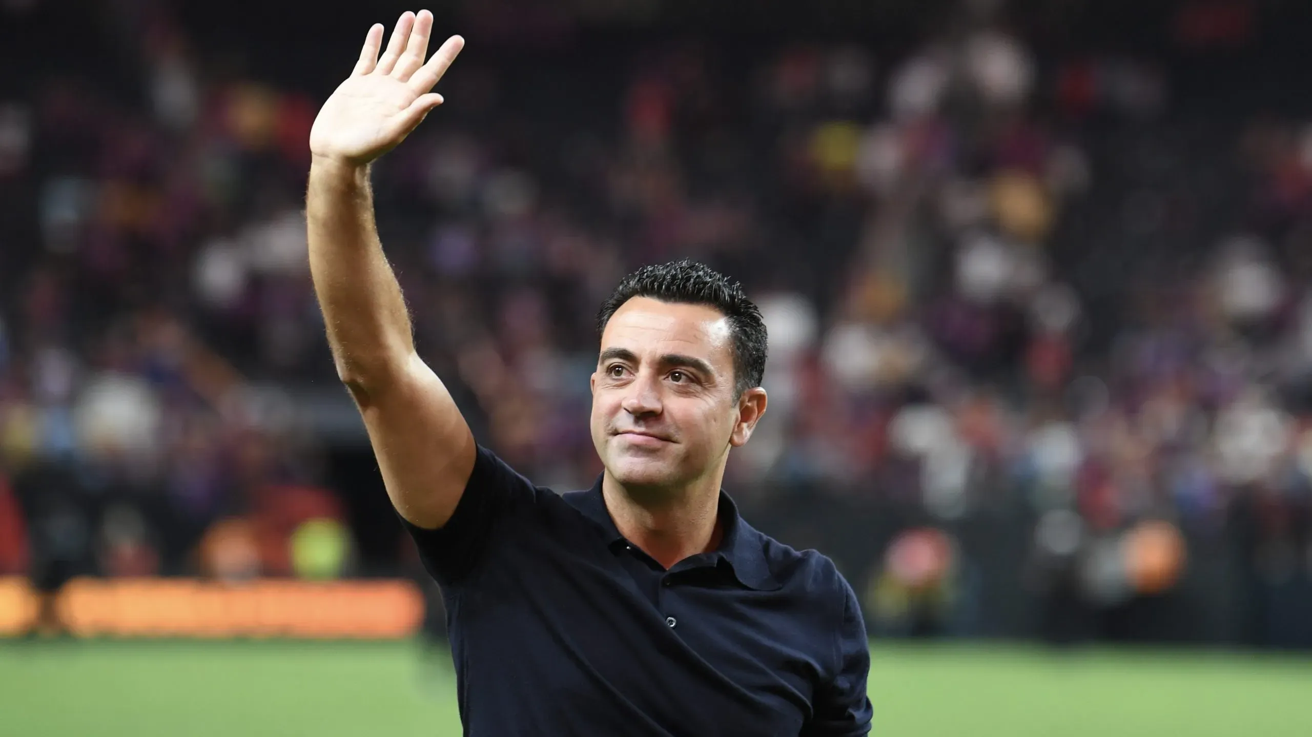 Xavi despidiéndose después de un partido con el Barcelona (Getty Images)