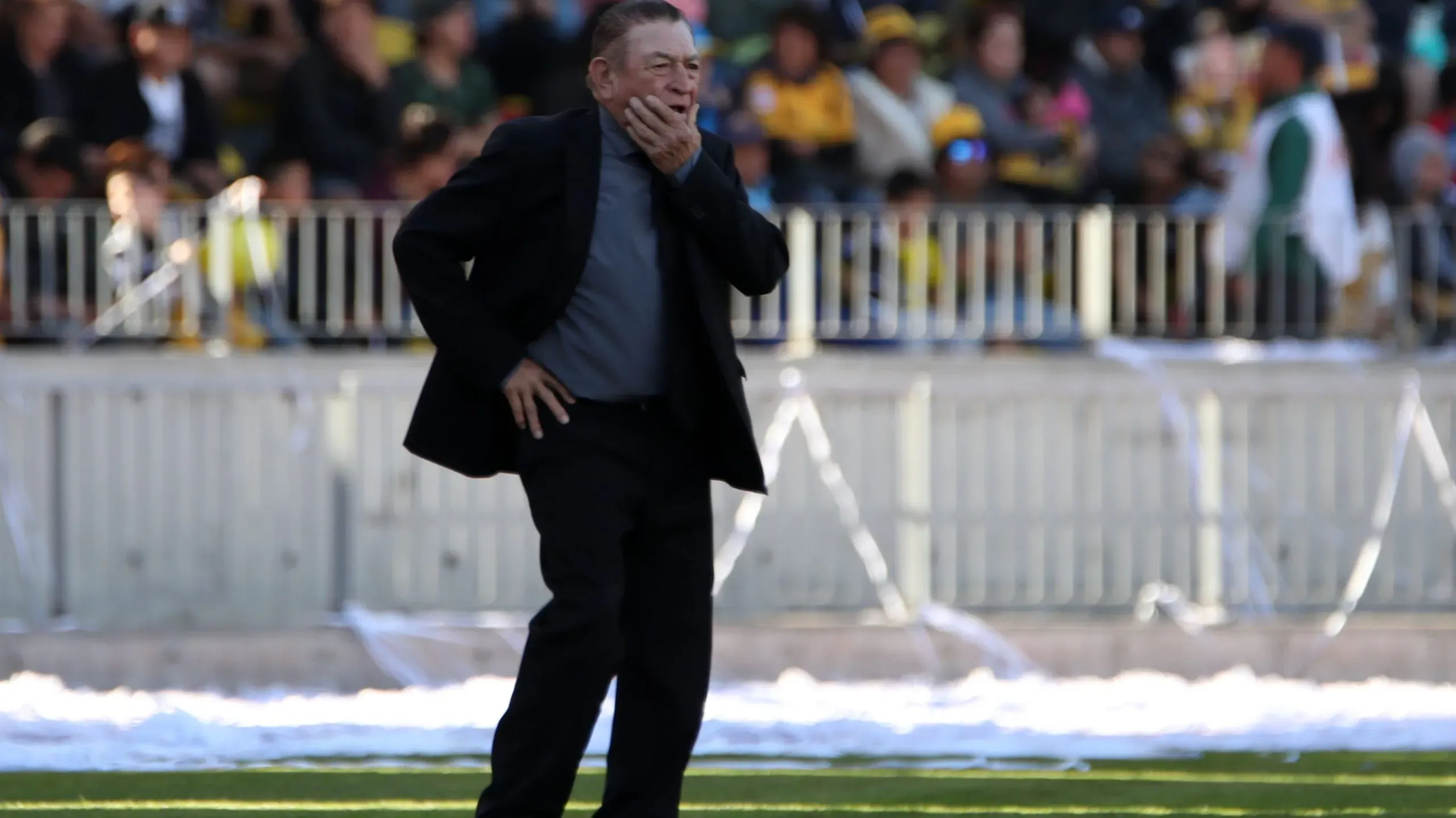 Hernán Godoy dirigiendo a San Marcos de Arica (Photosport)