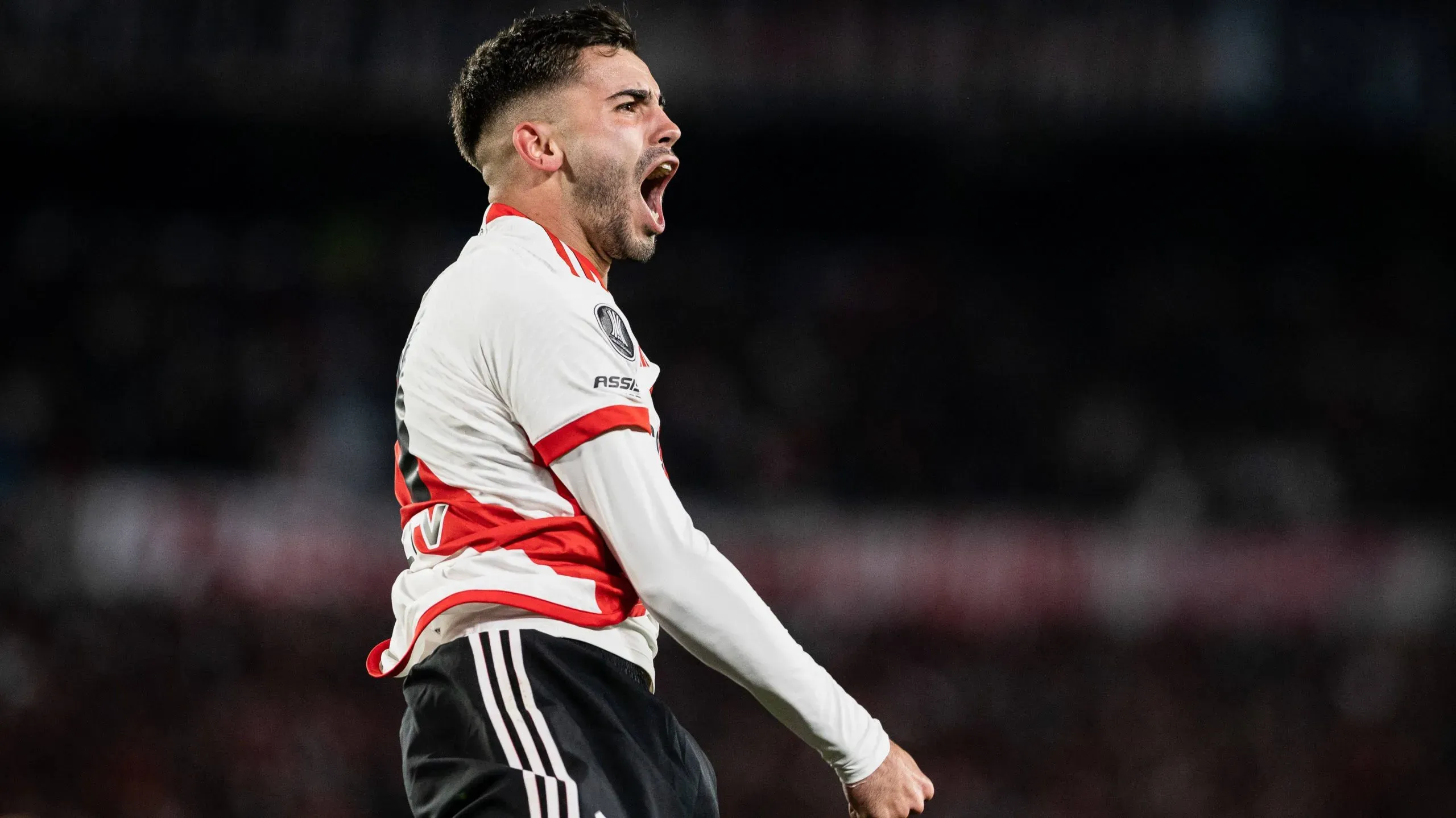 O Flamengo demonstrou interesse em Santiago Simón, mas o River Plate busca mantê-lo, fixando um valor de R$ 57 milhões para uma possível transferência. (Foto: IMAGO / ZUMA Press Wire)