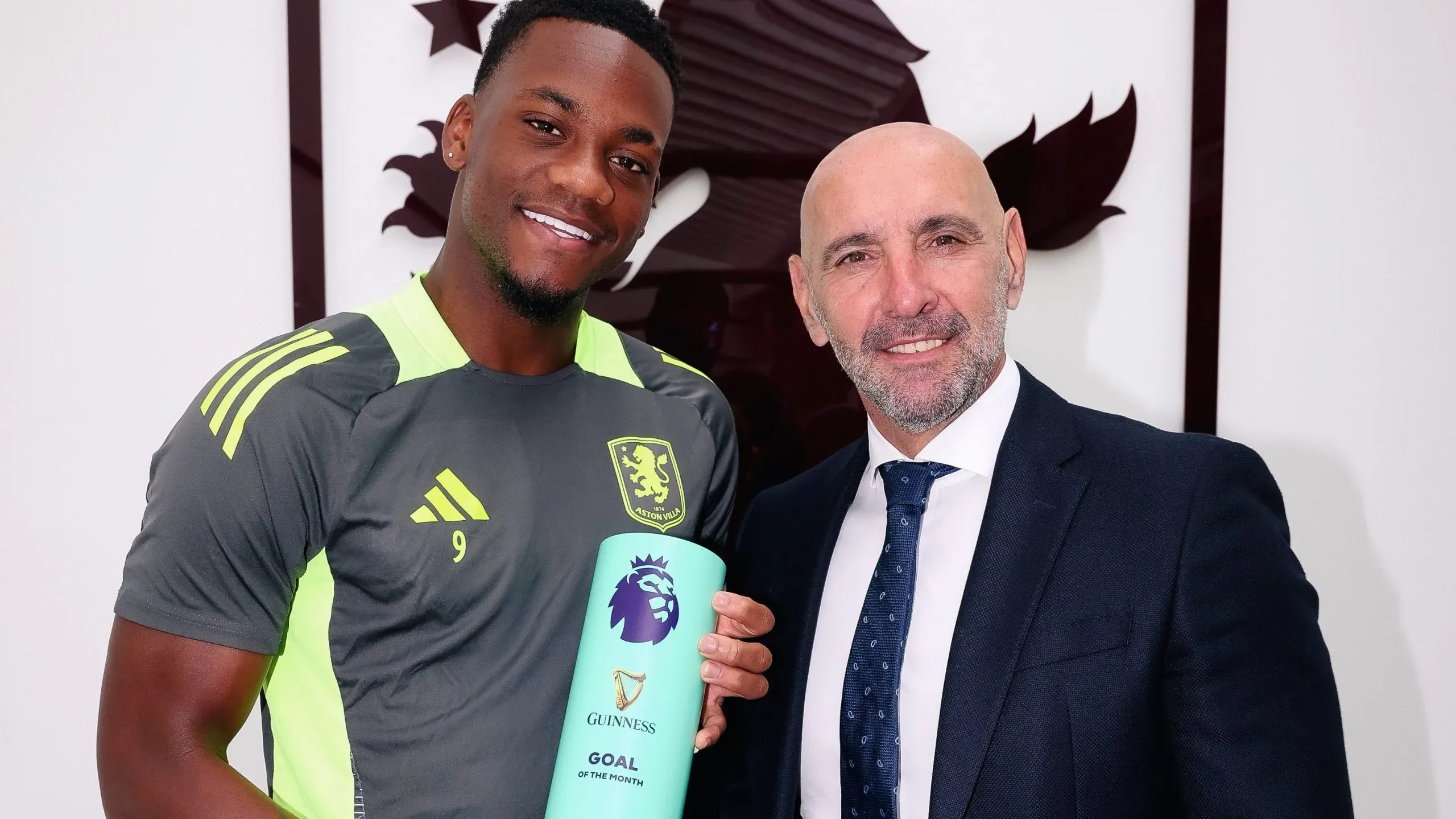 Jhon Jader Durán recibió el premio al ‘Mejor Gol del Mes’ en septiembre de la Premier League. / AVFC.