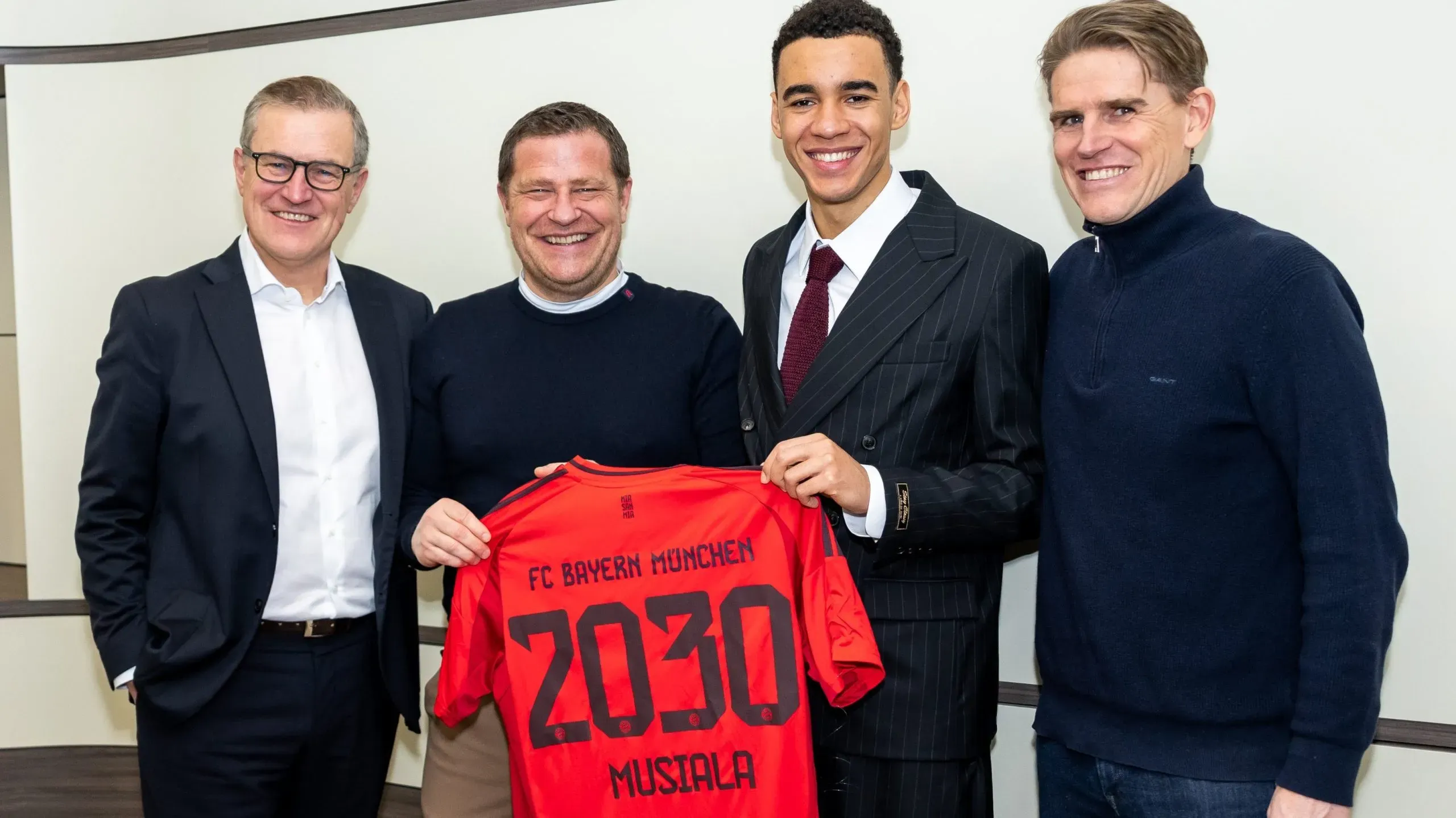 Jamal Musiala renovó su contrato con Bayern Munich hasta 2030. Foto: Bayern Munich Oficial.