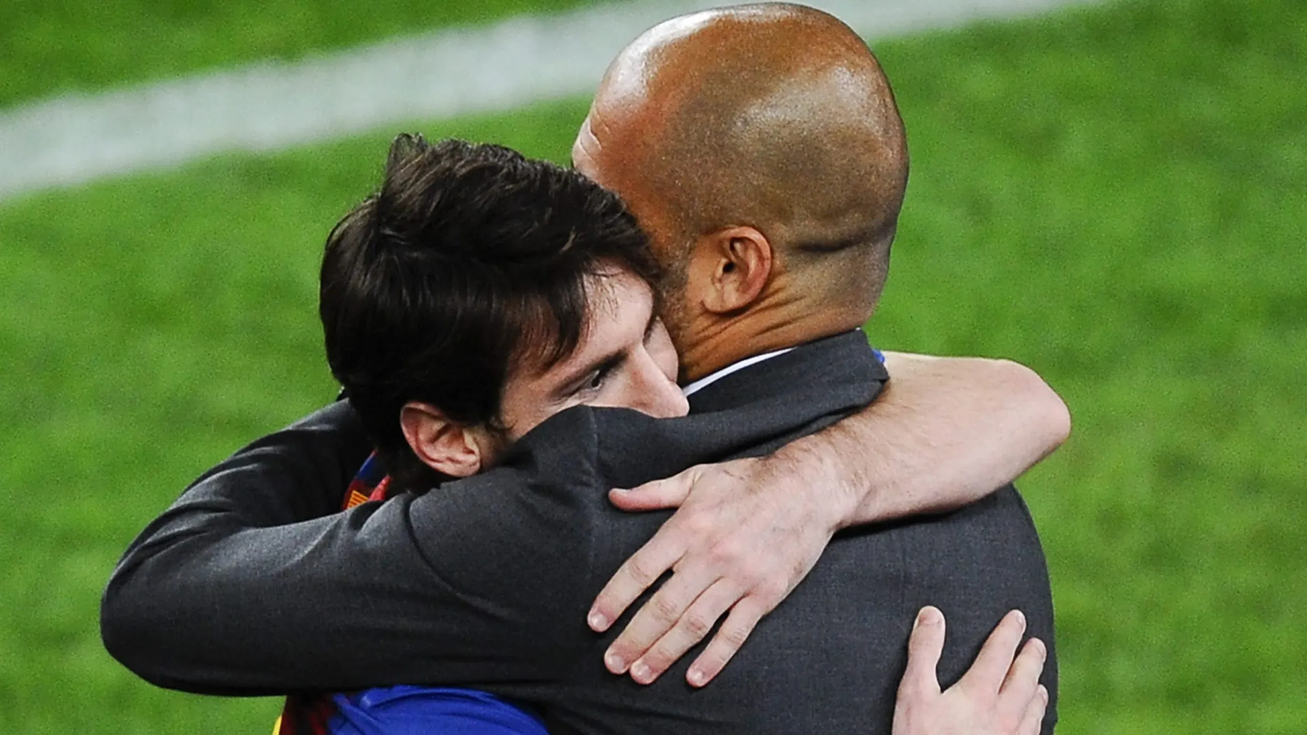 Pep Guardiola junto a Lionel Messi en la etapa que coincidieron en Barcelona. Getty Images.