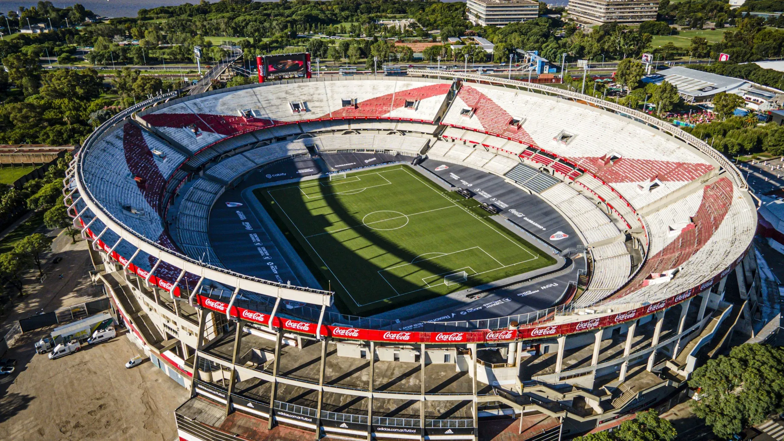 El Estadio Monumental es uno de los candidatos a recibir la Final de la Copa Libertadores 2024. Getty Images.