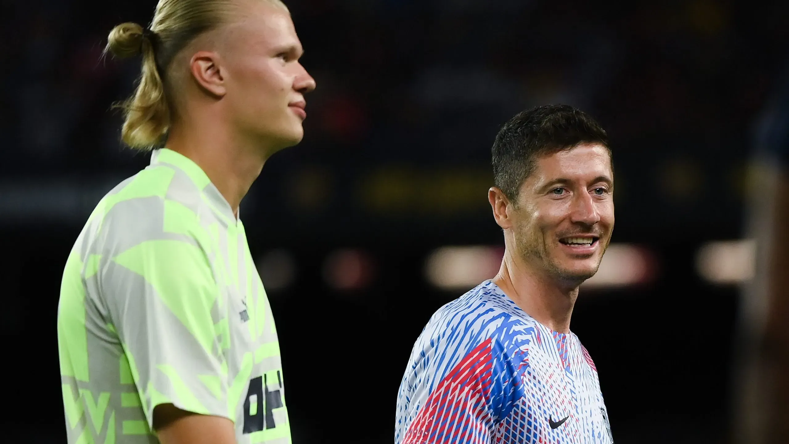 Erling Haaland junto a Robert Lewandowski en el Camp Nou. Getty Images.