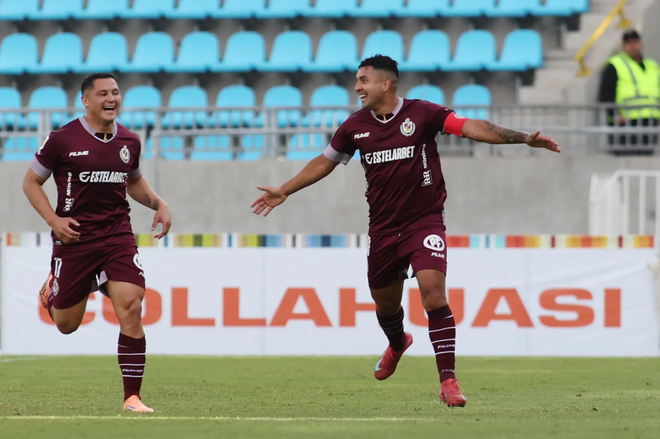 Vargas en uno de sus mejores goles, ante Iquique /Photosport