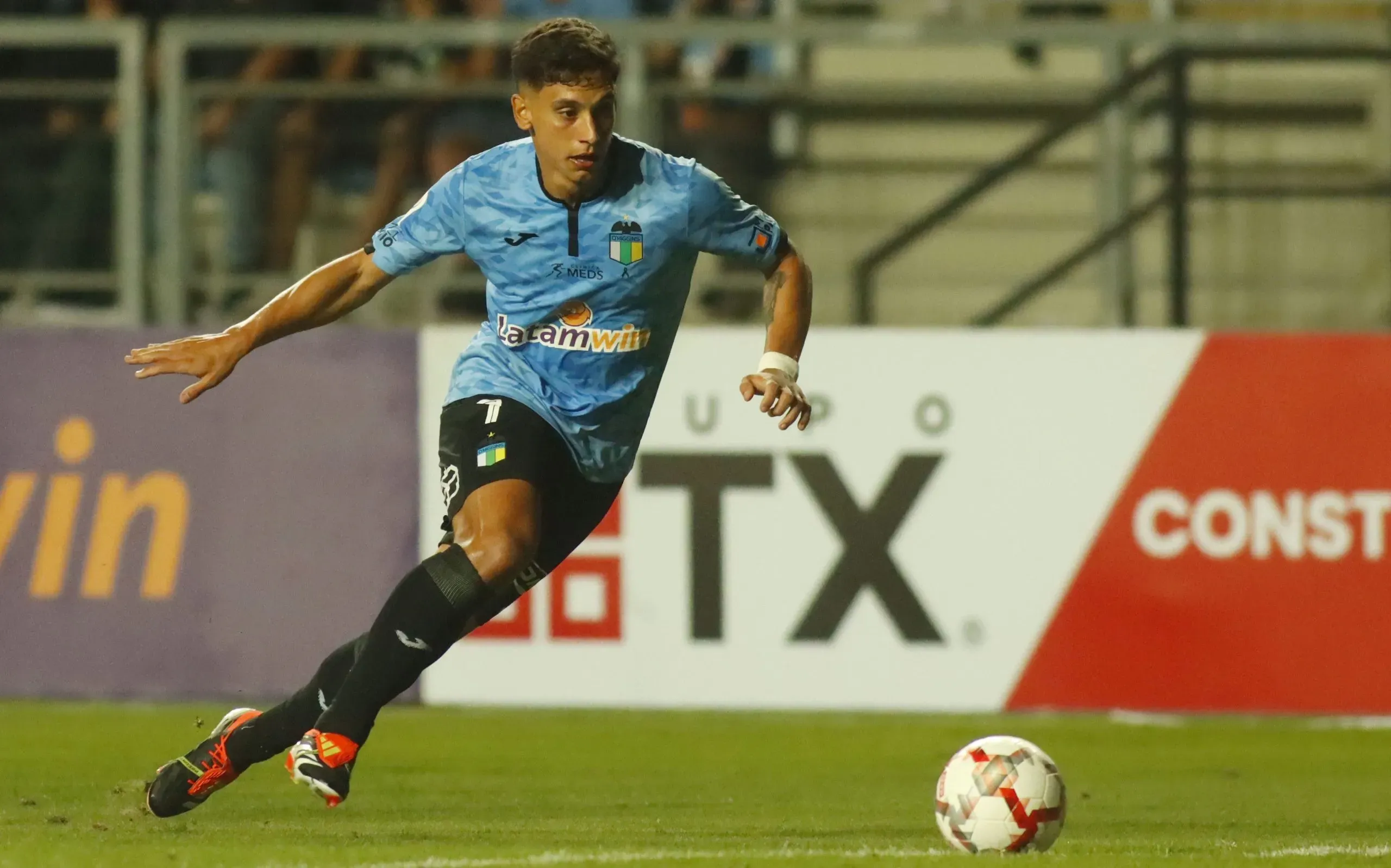 Martín Sarrafiore defendiendo los colores de O´Higgins frente a Palestino (Photosport)