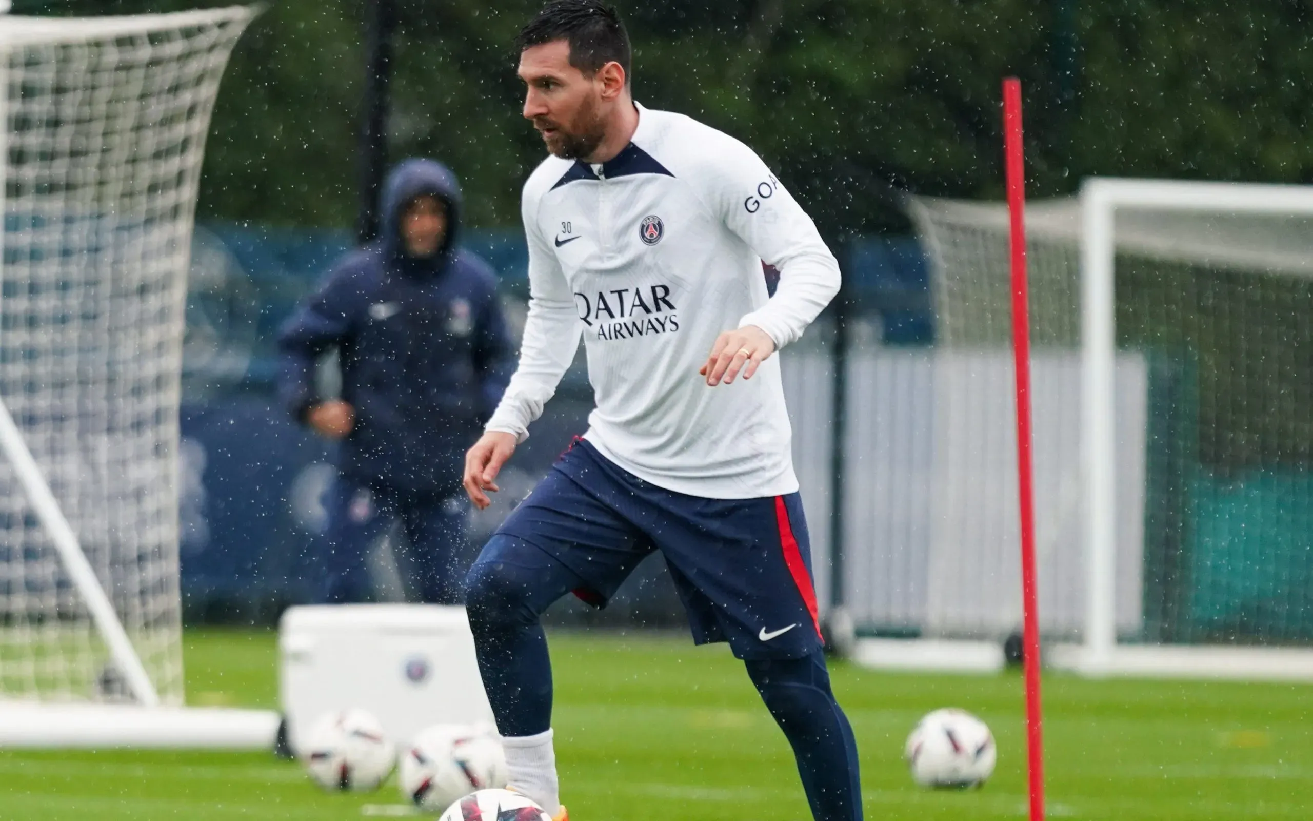 Lionel Messi en el entrenamiento de este martes. ¿Jugará el PSG vs. Ajaccio? Foto: @PSG_Inside