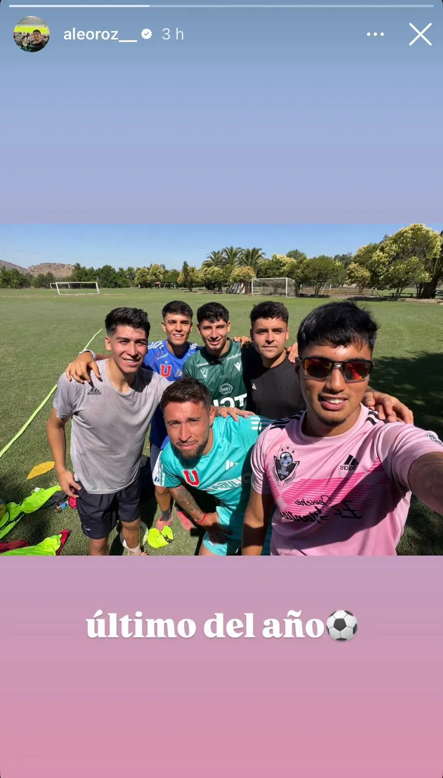 Oroz sorprendió con la camiseta de Santiago Wanderers. (Foto: Instagram @aleoroz__)