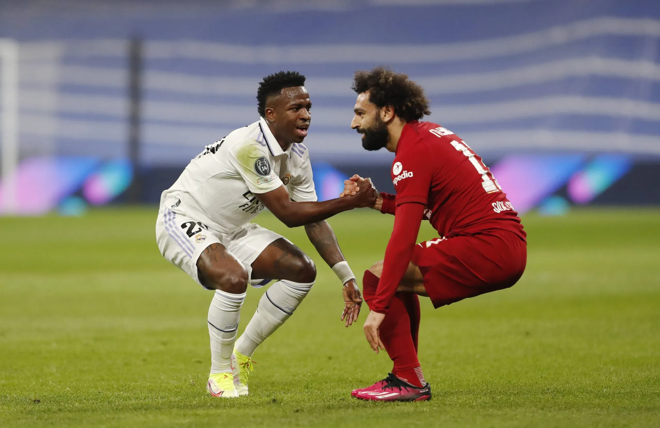 Vinicius saluda a Mohamed Salah