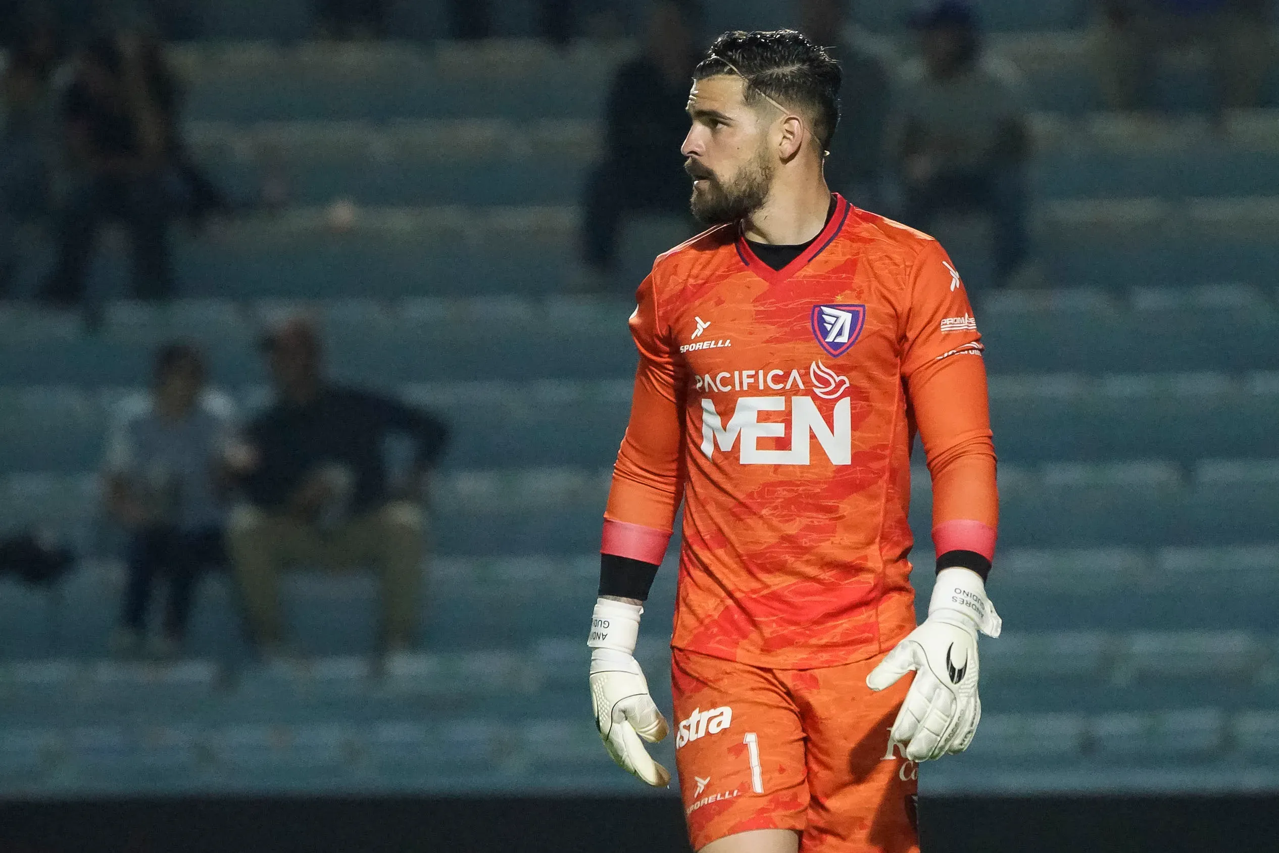 Andrés Gudiño eligió a una leyenda de Chivas como su portero favorito (Imago 7)