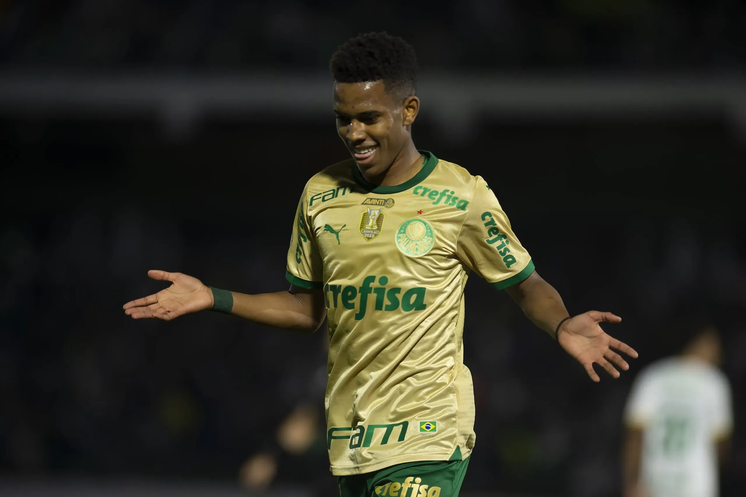 Estêvão vai brilhando na goleada do Palmeiras por 4 a 0 contra o Cuiabá ainda no primeiro tempo. Foto: Anderson Romao/AGIF