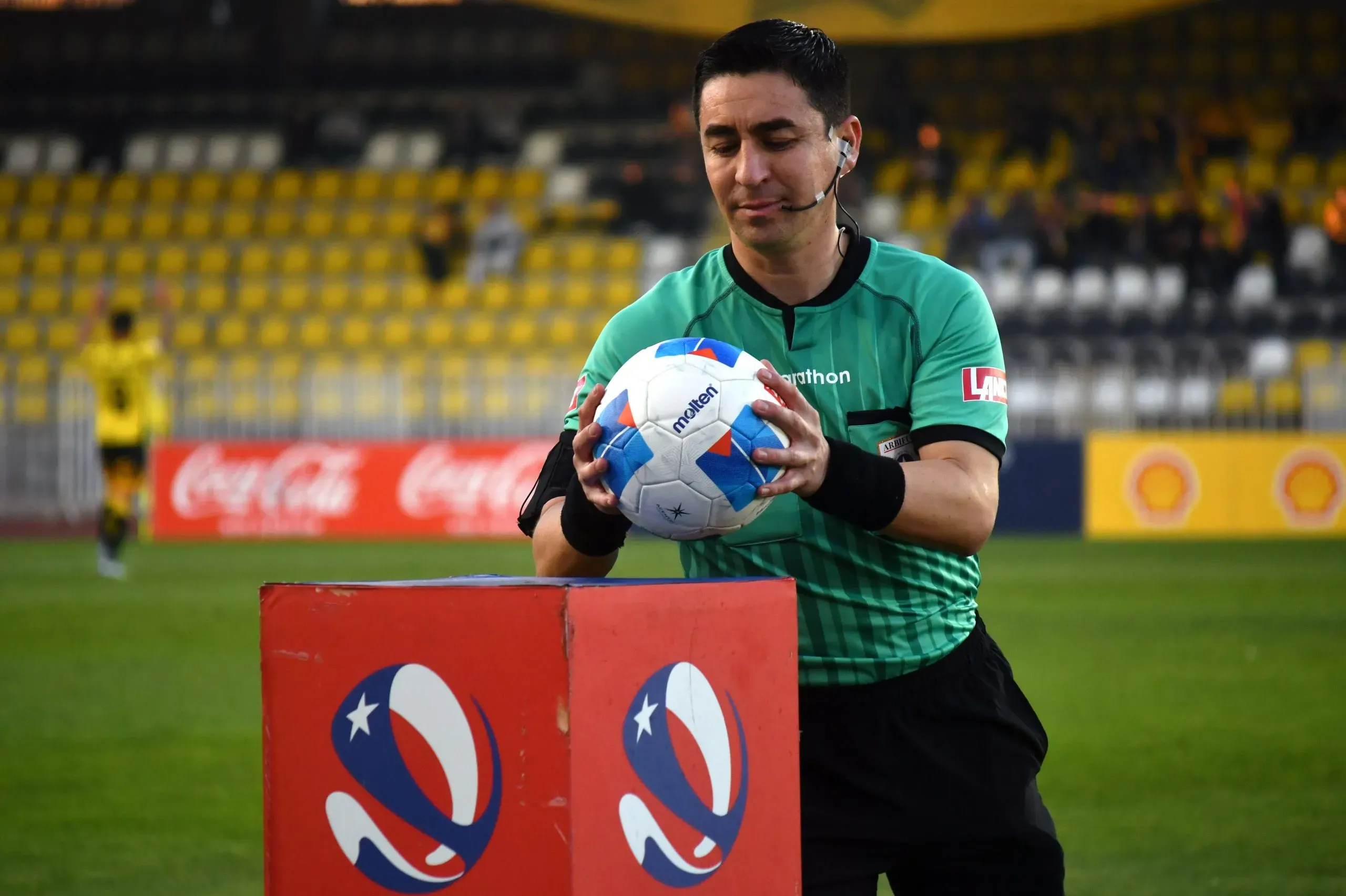Miguel Araos, el árbitro del partido (Photosport)
