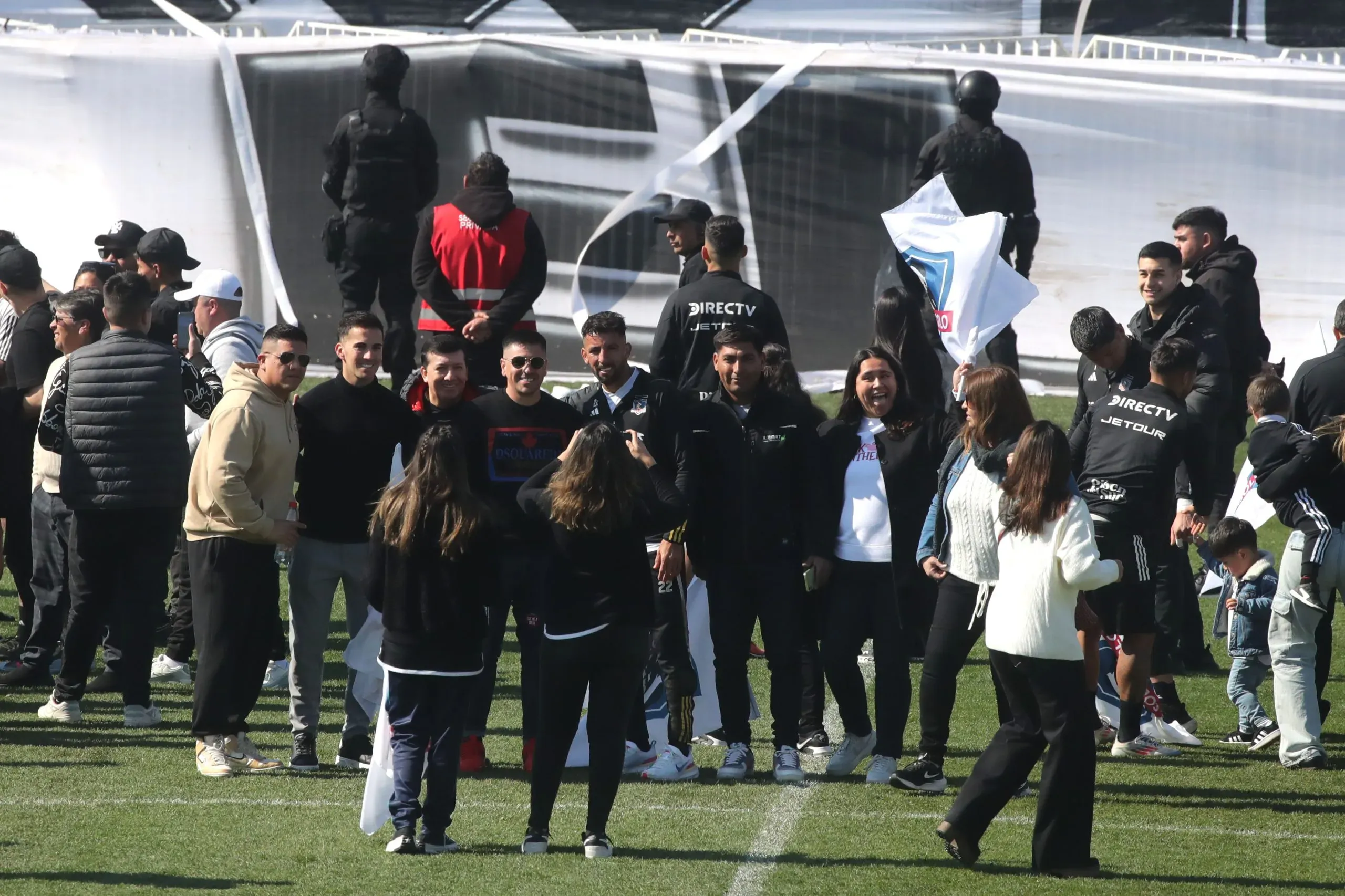 Futbol, Arengazo Colo Colo
Se realiza el arengazo de la Garra Blanca en el Estadio Monumental previo al clasico contra Universidad de Chile
08/08/2024
Jonnathan Oyarzun/Photosport

Football, Arengazo Colo Colo
Fans of Colo Colo are pictured is held at the Monumental Stadium prior to the classic against Universidad de Chile.08/08/2024
Jonnathan Oyarzun/Photosport