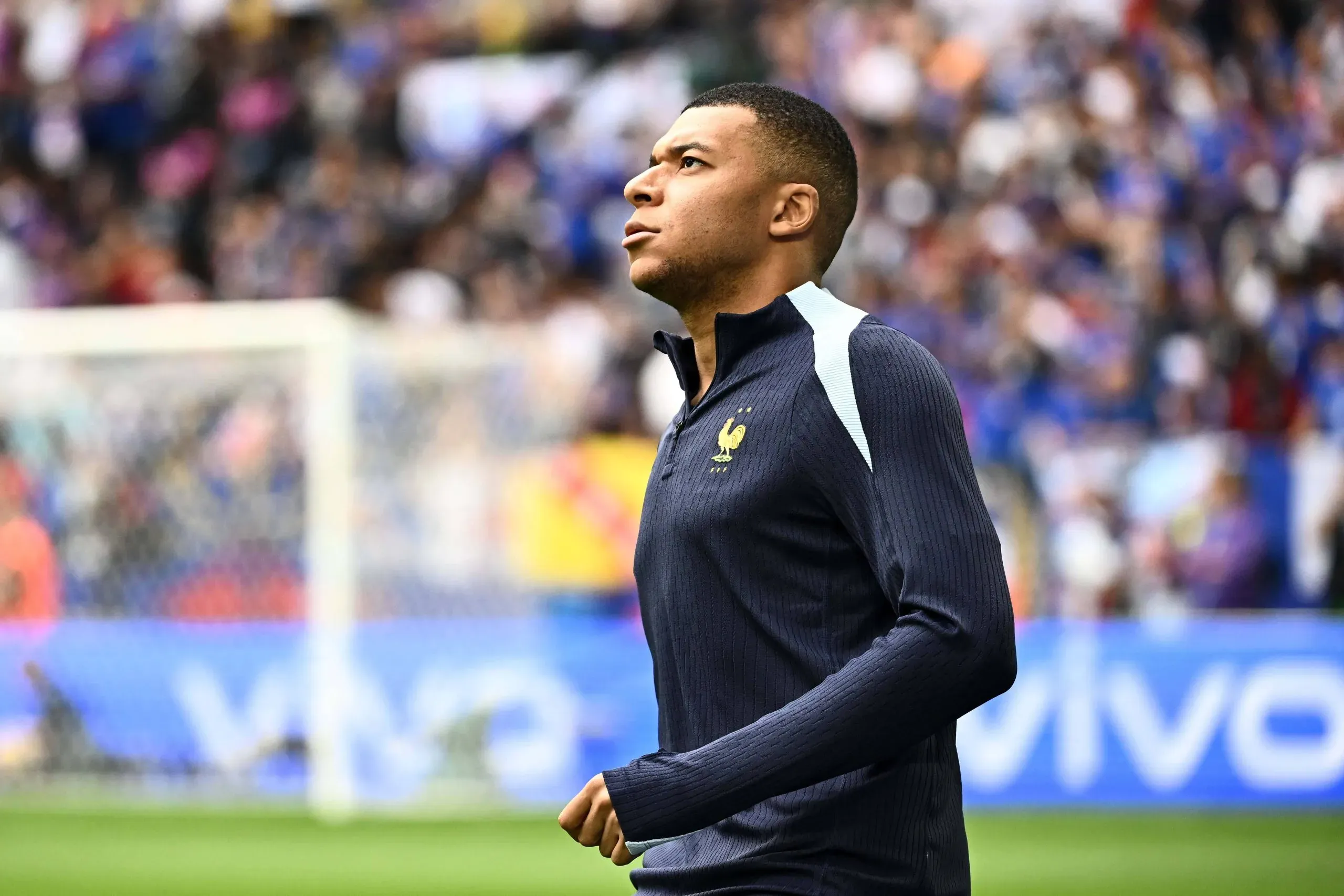 Kylian Mbappe en la entrada en calor de Francia. (Foto: IMAGO / Isosport).