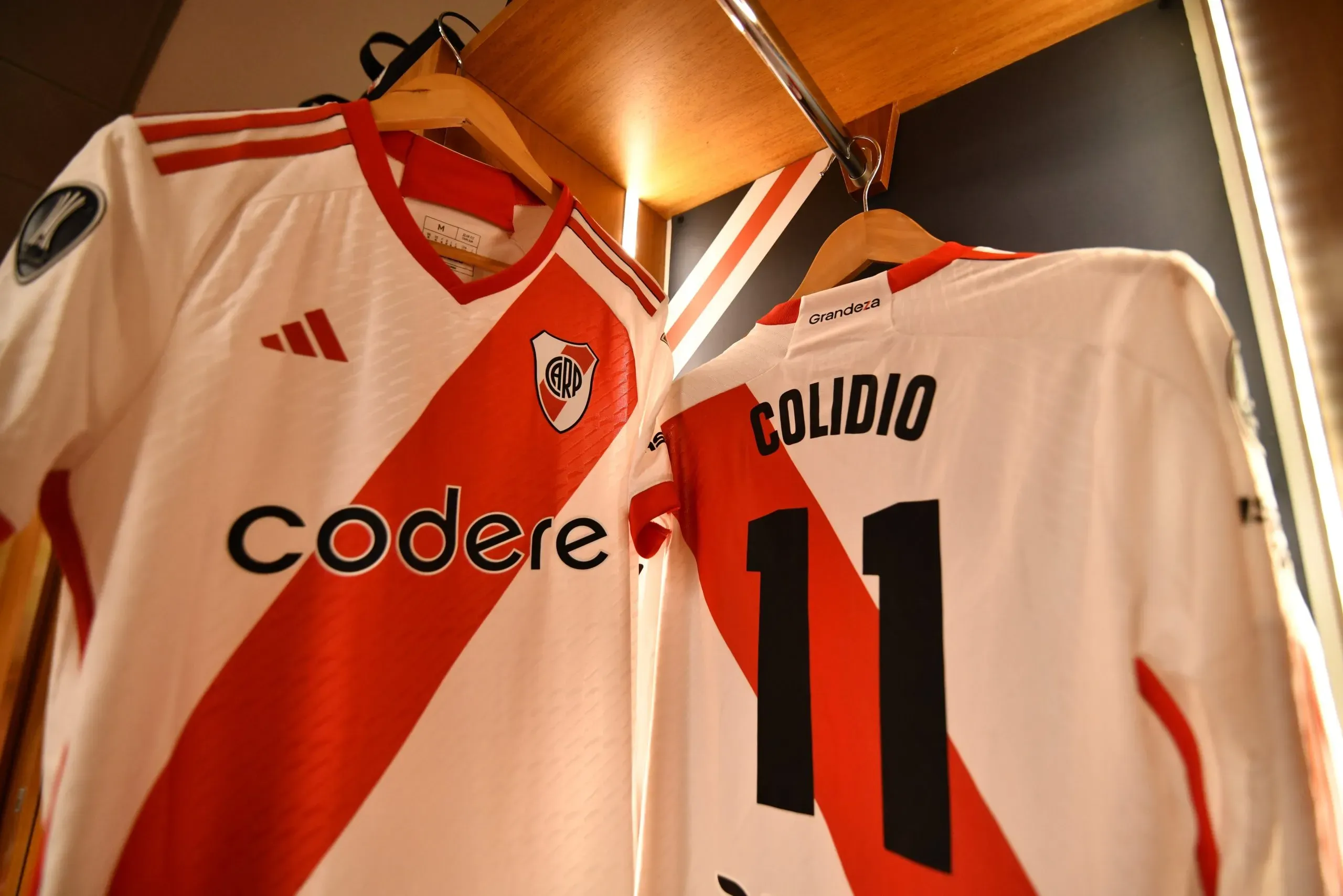 La camiseta de Facundo Colidio en el vestuario de River. (Foto: Prensa River)