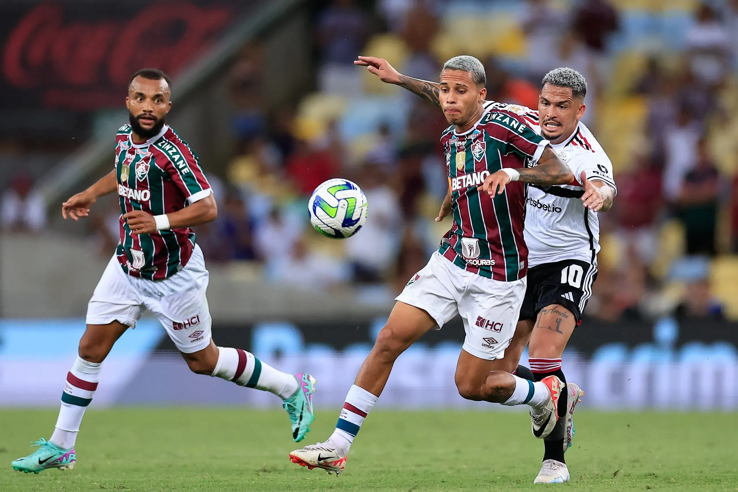 Confronto entre as equipes no Campeonato Brasileiro de 2023. Foto: Buda Mendes/Getty Images)