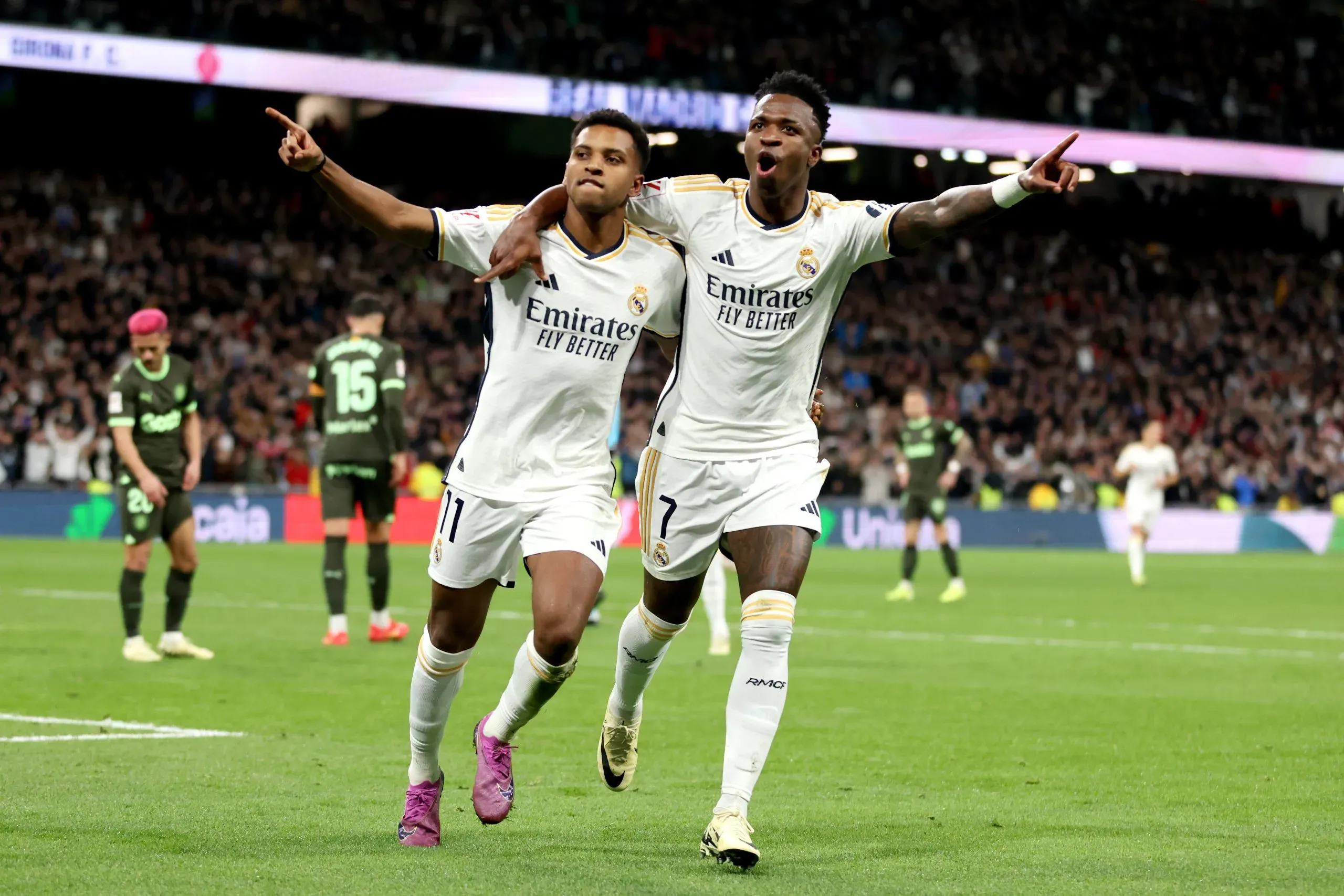 Vini Jr. e Rodrygo pelo Real Madrid. Foto: Florencia Tan Jun/Getty Images.