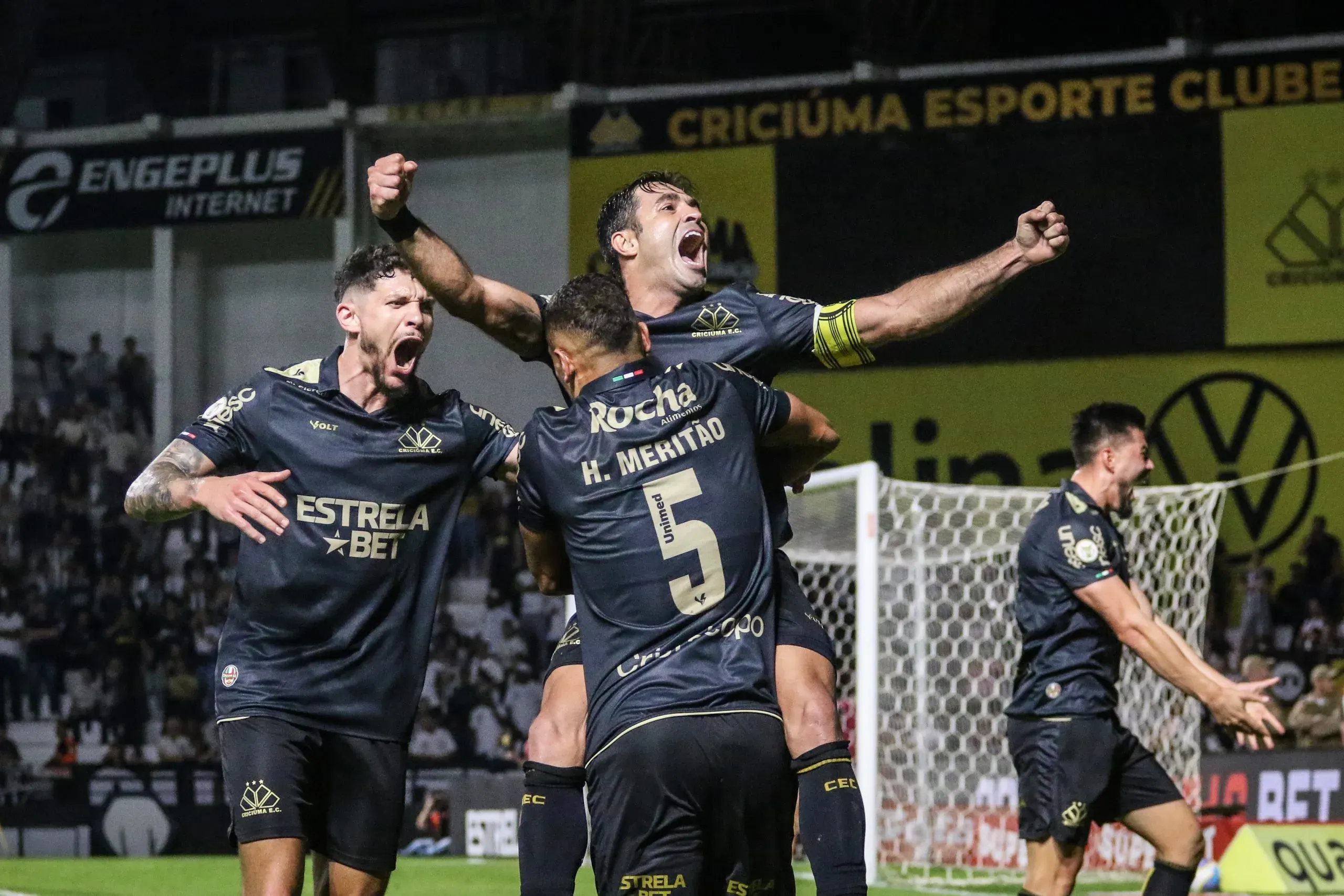 Criciúma 2 x 1 Atlético-MG. Foto: Leonardo Hubbe/AGIF